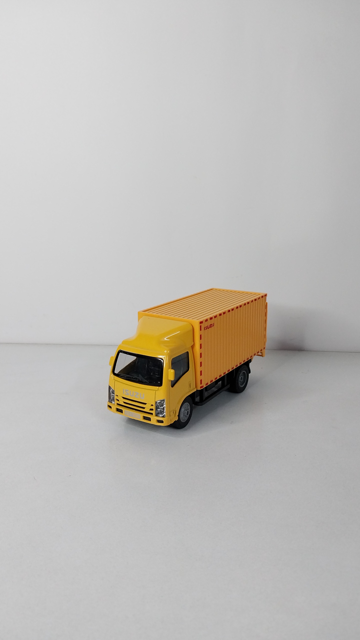 ماکت فلزی ایسوزو