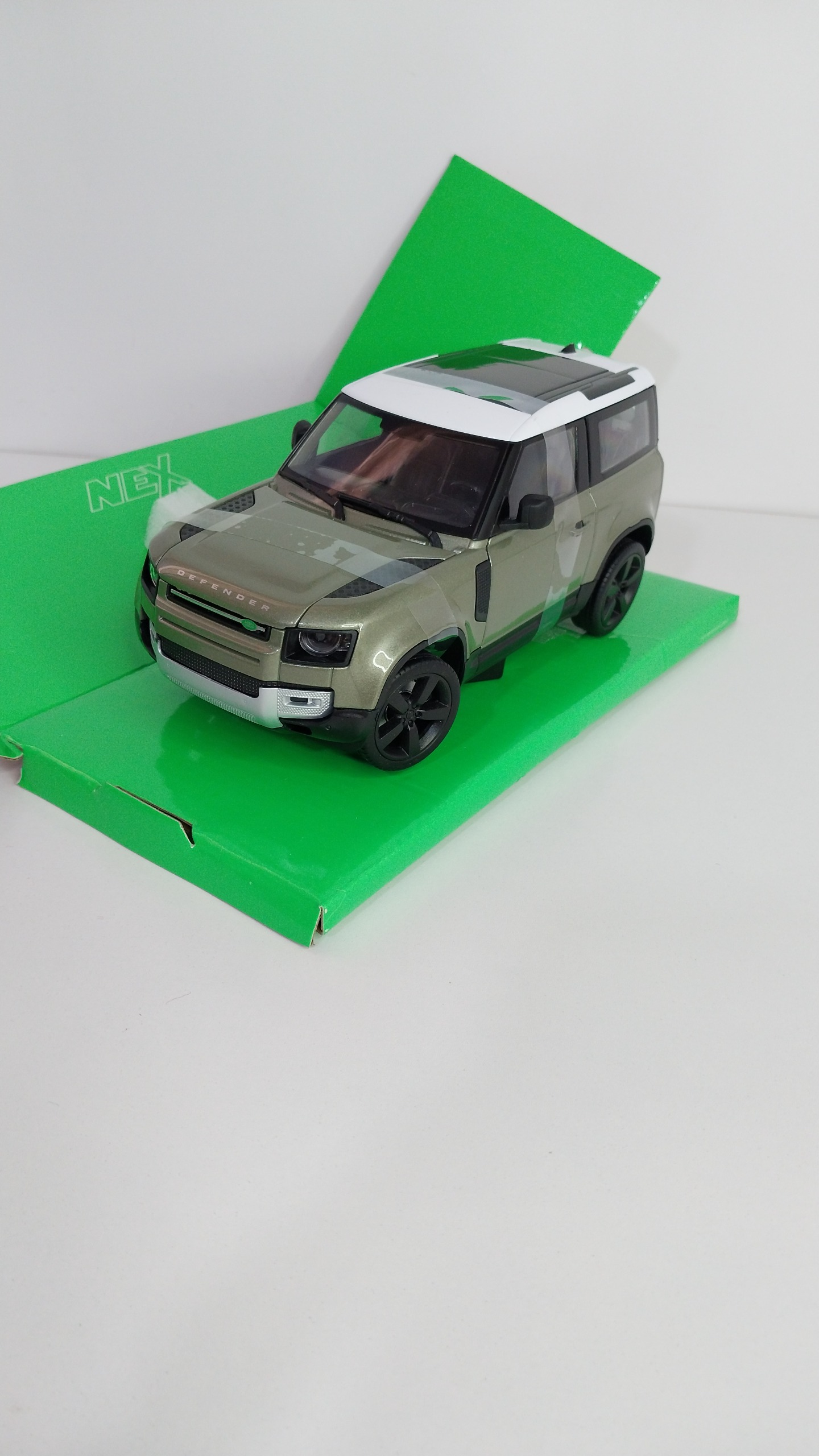 ماکت فلزی لندرور دیفندر برند ویلی