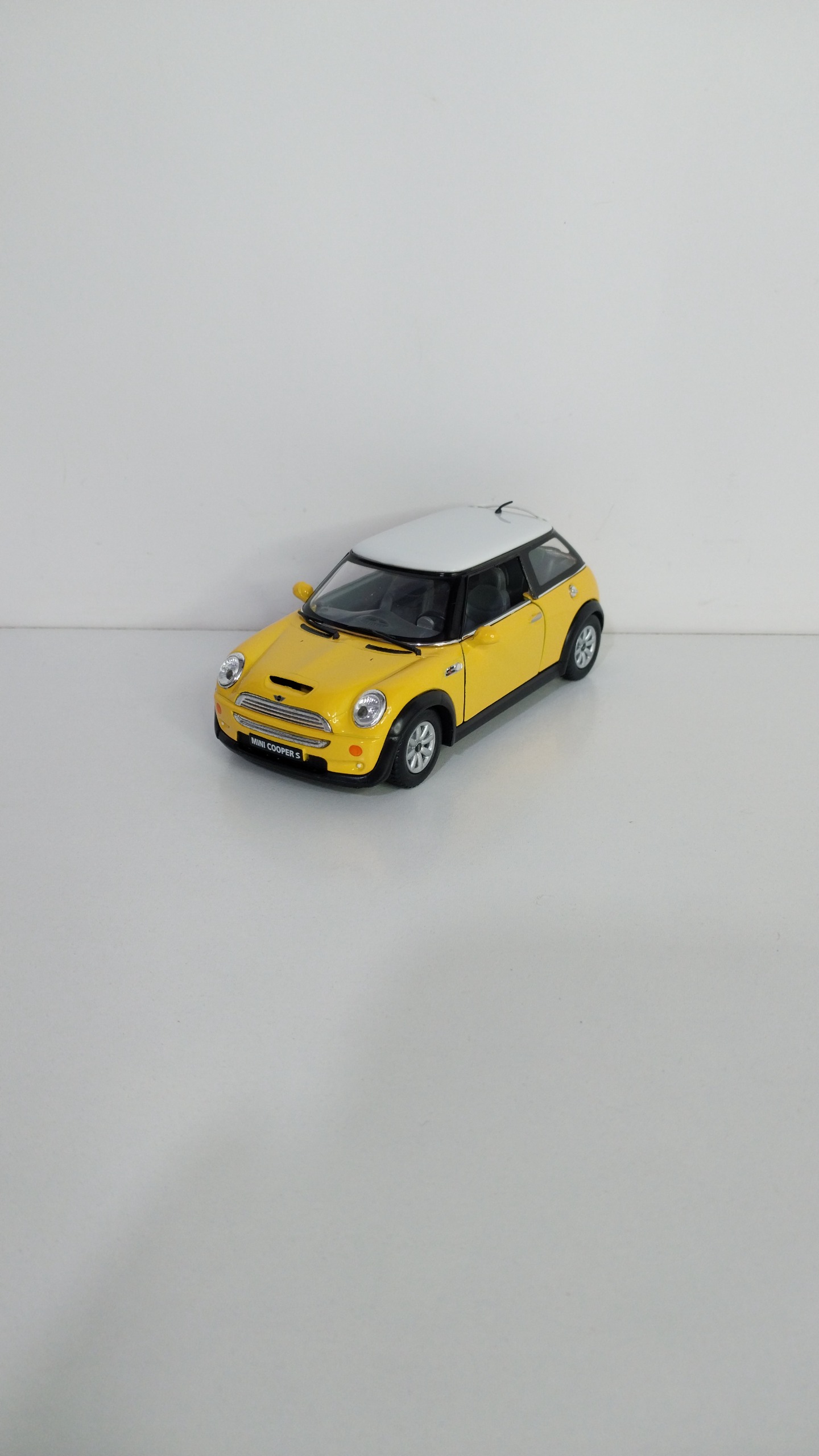 ماشین فلزی مینی کوپر اس برند کینسمارت