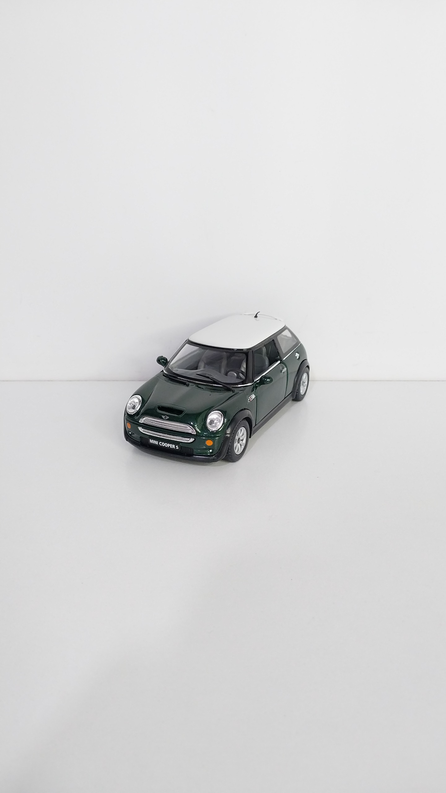 ماشین فلزی مینی کوپر اس برند کینسمارت