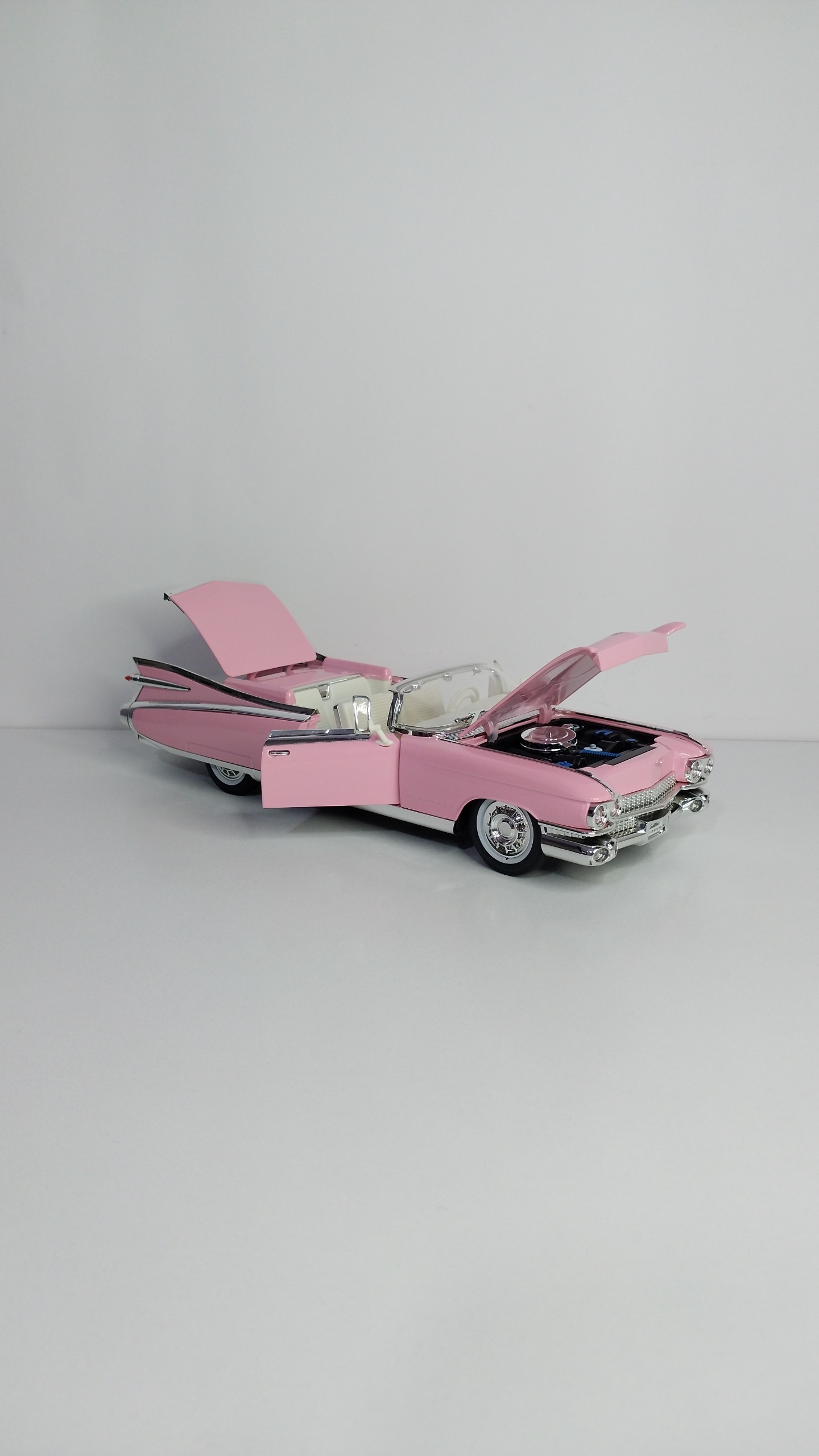 ماشین فلزی کادیلاک الدورادو