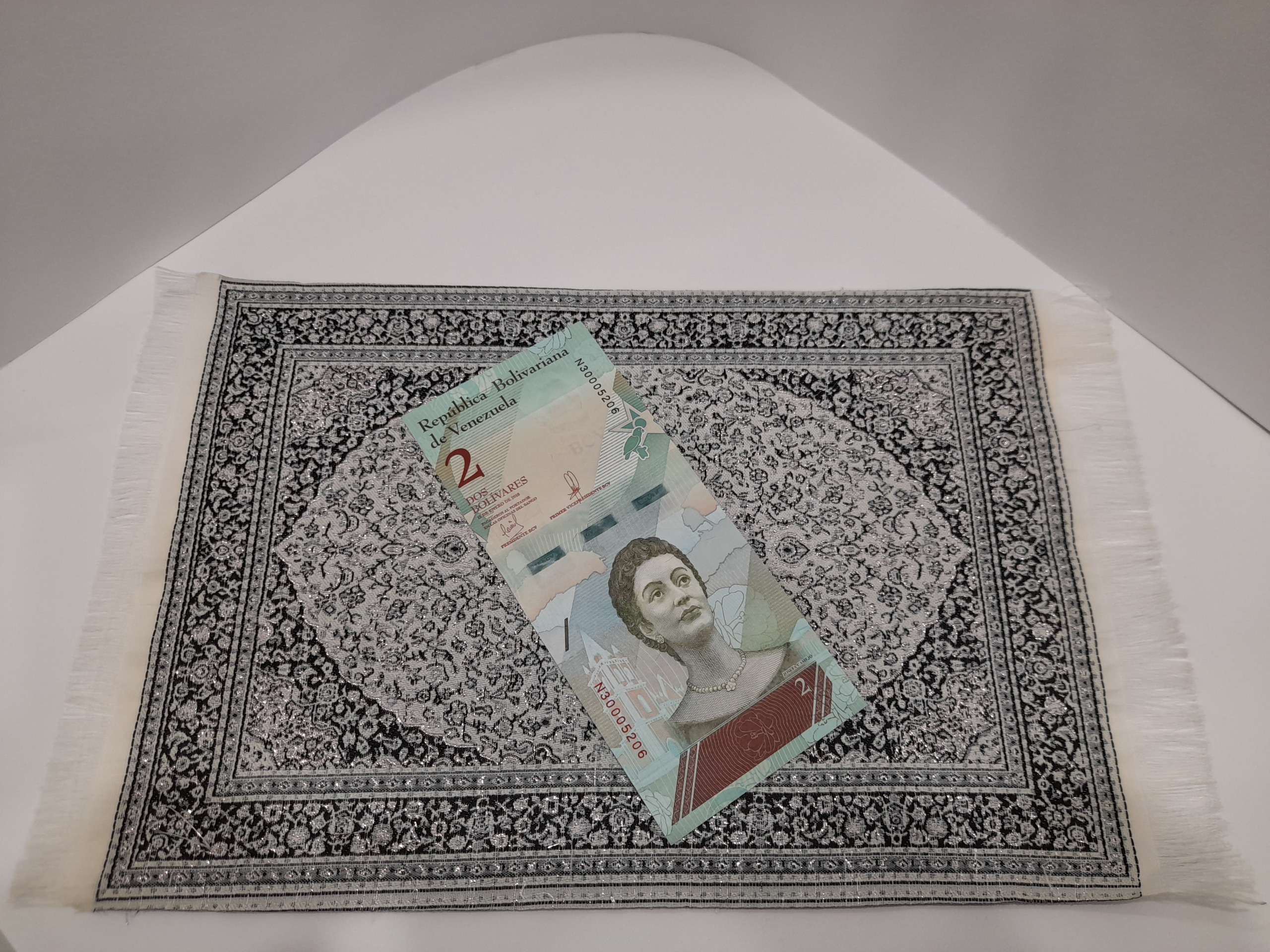 2 بولیوار ونزوئلا