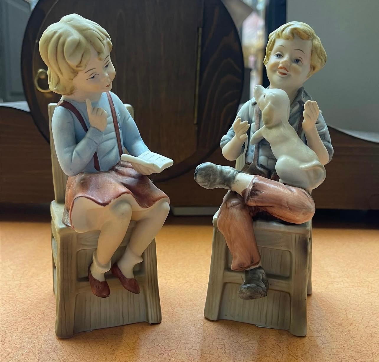 جفت مجسمه قدیمی