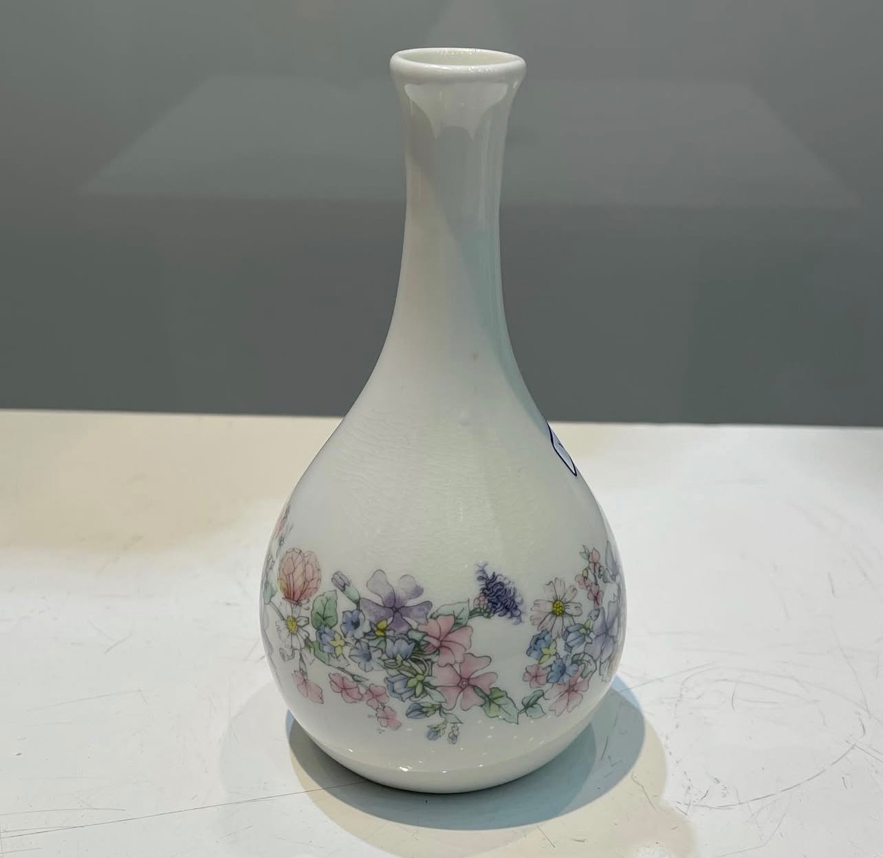 گلدان انگلیسی قدیمی