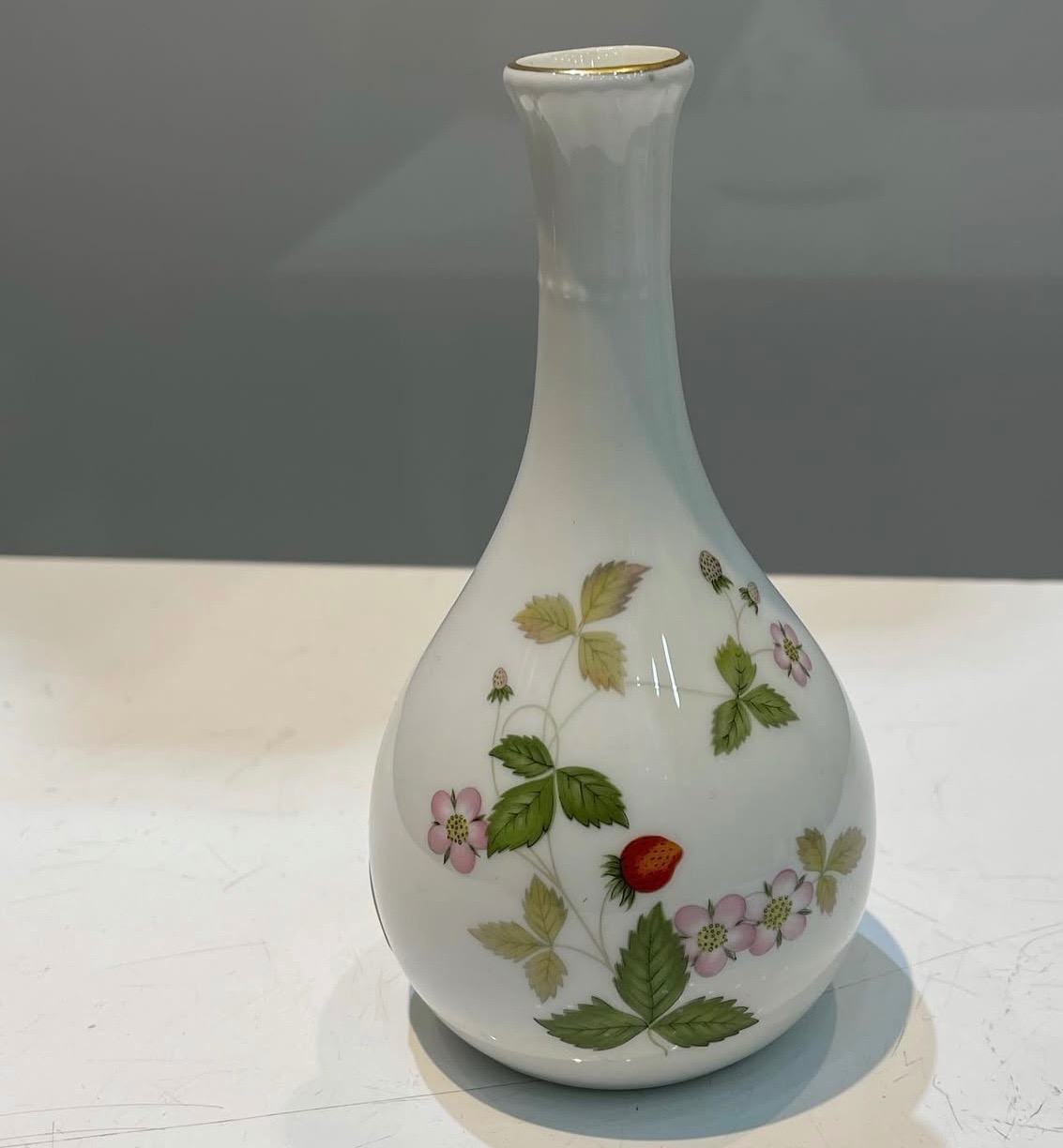 گلدان انگلیسی قدیمی
