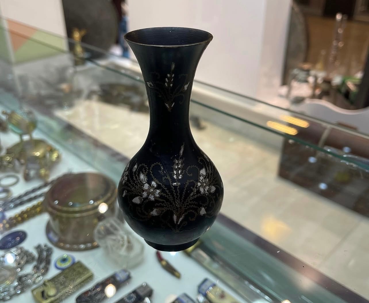 گلدان برنجی قدیمی طلاکوب