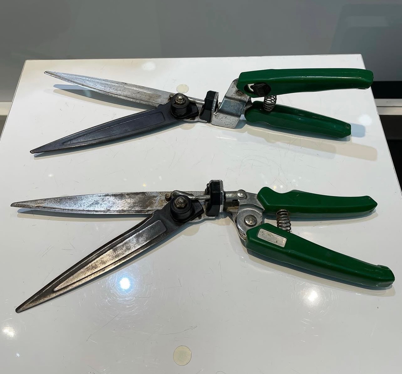 قیچی باغبانی قدیمی