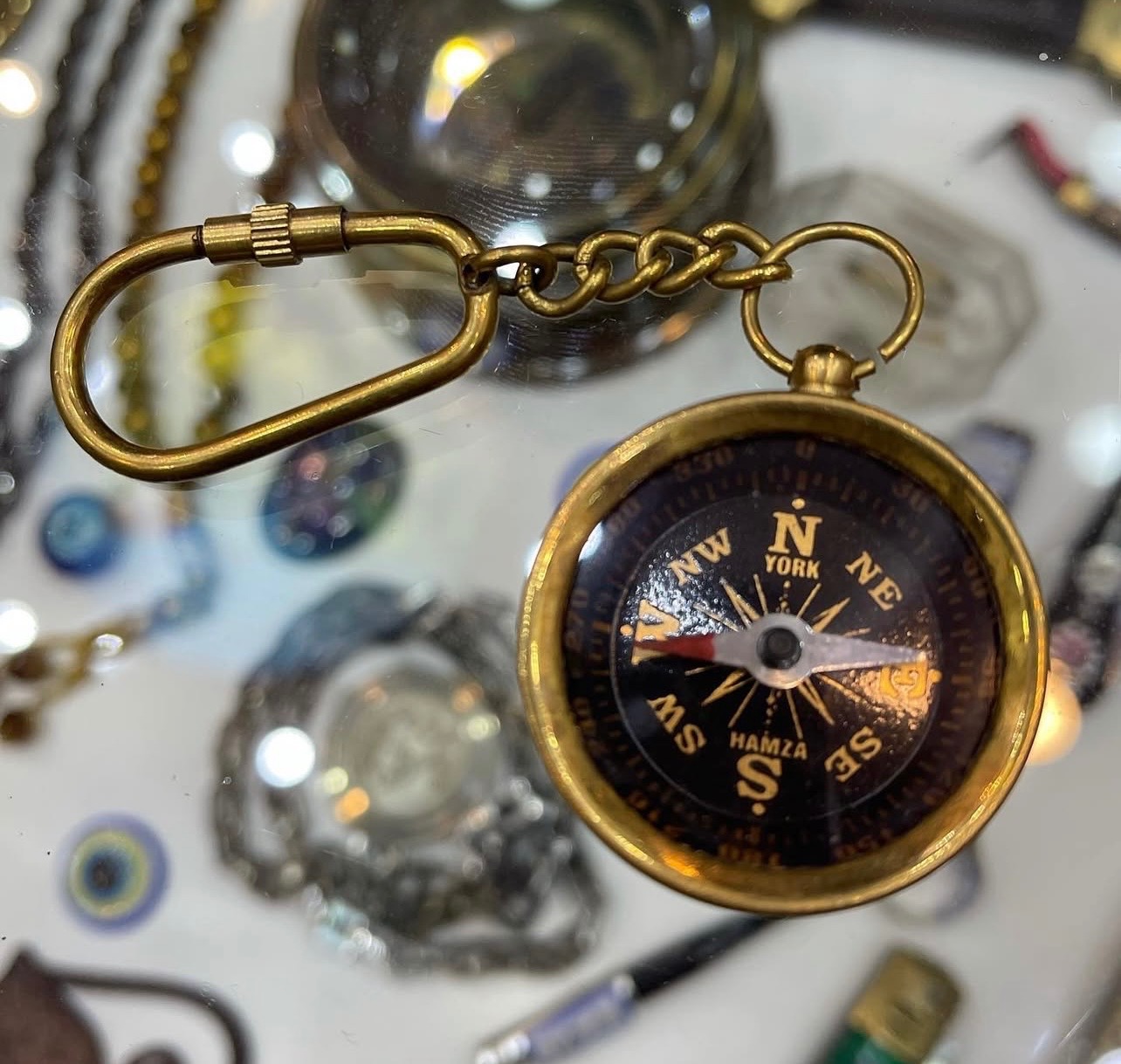 جاکلیدی قطب نما دار برنجی