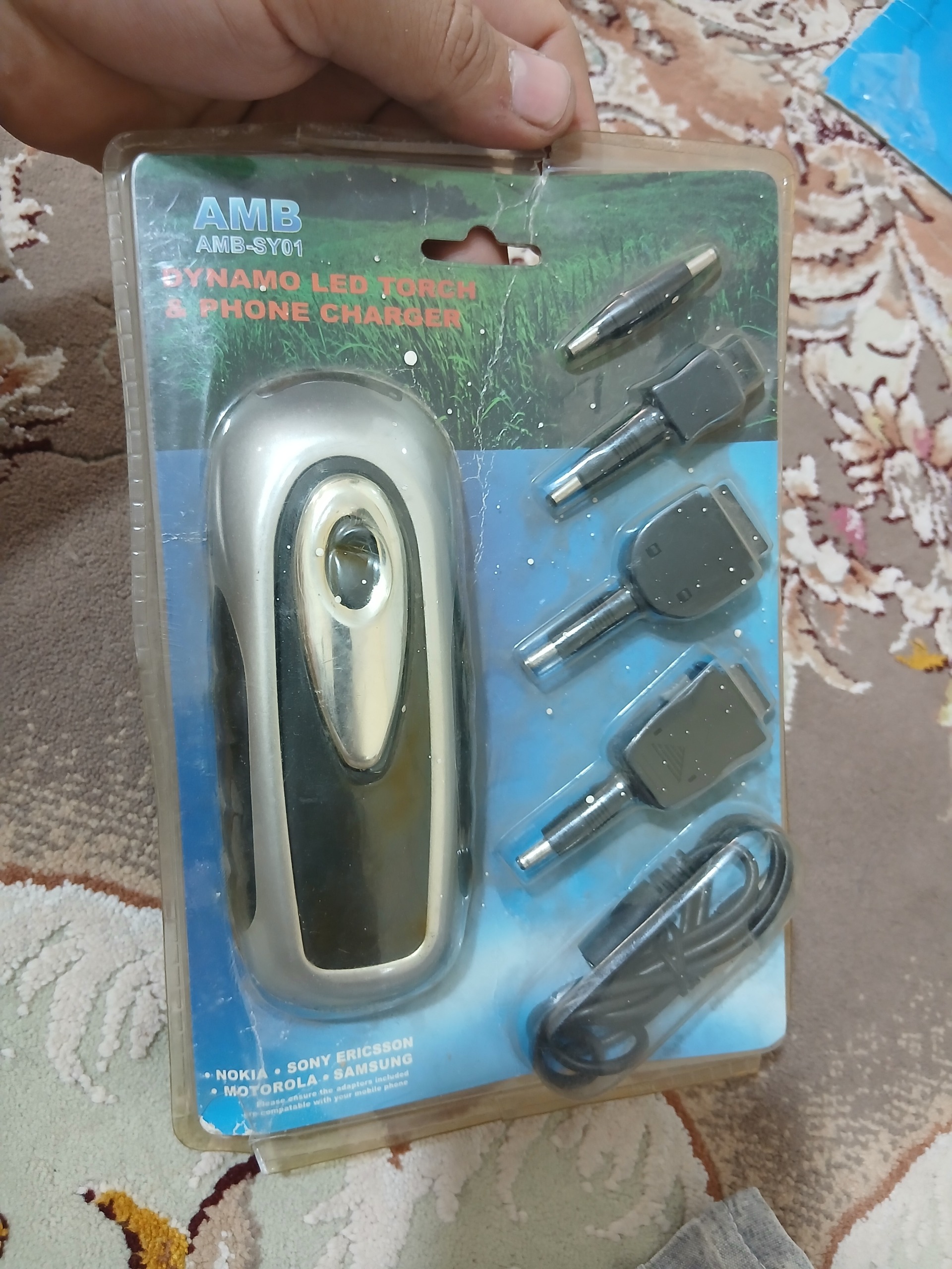 چراغ قوه و شارژر هندلی مکانیکی قدیمی