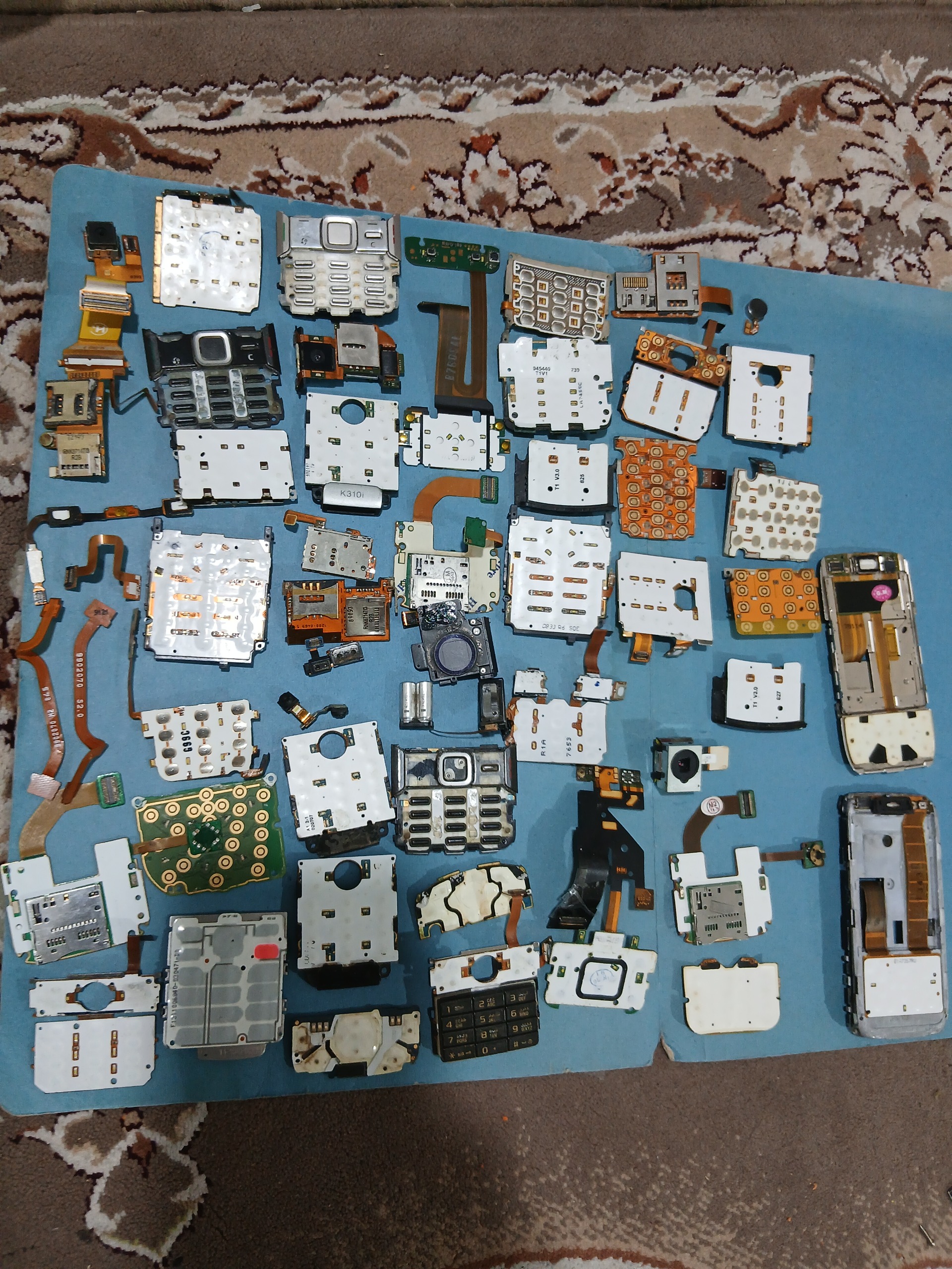 تعدادی فلت و کیپد گوشی قدیمی