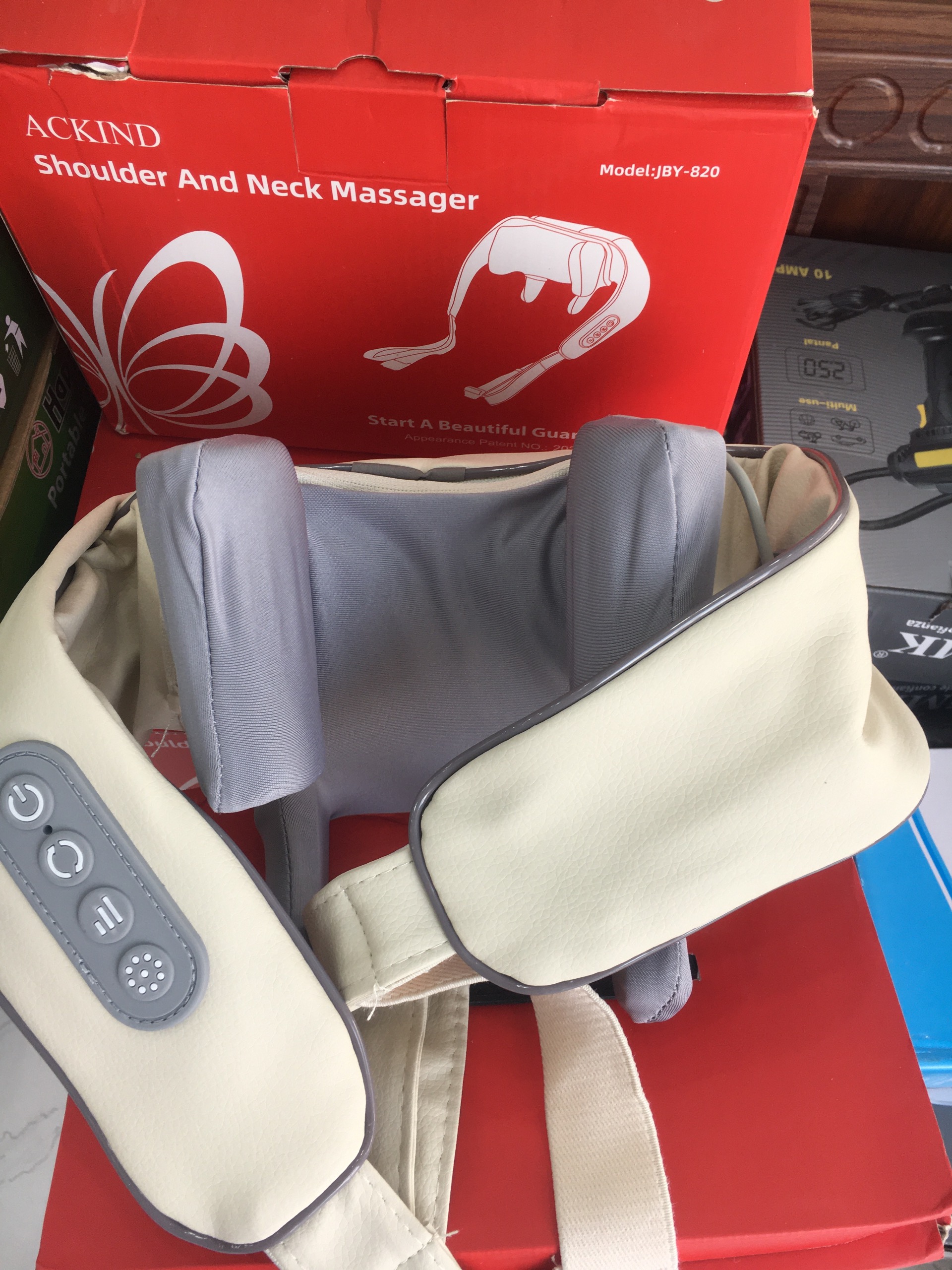 ماساژور گردن و شانه شارژی