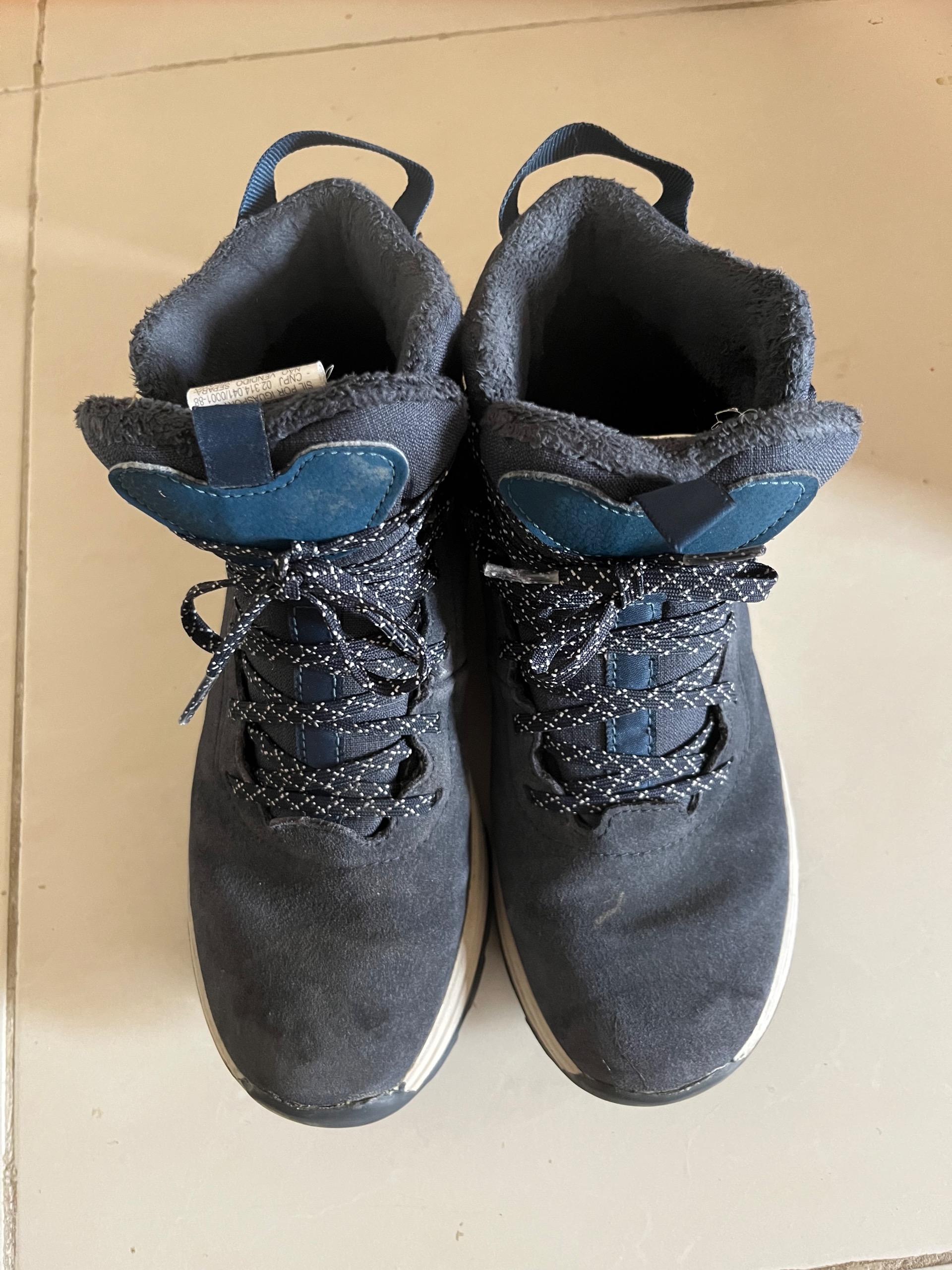 یک جفت کفش سایز 37