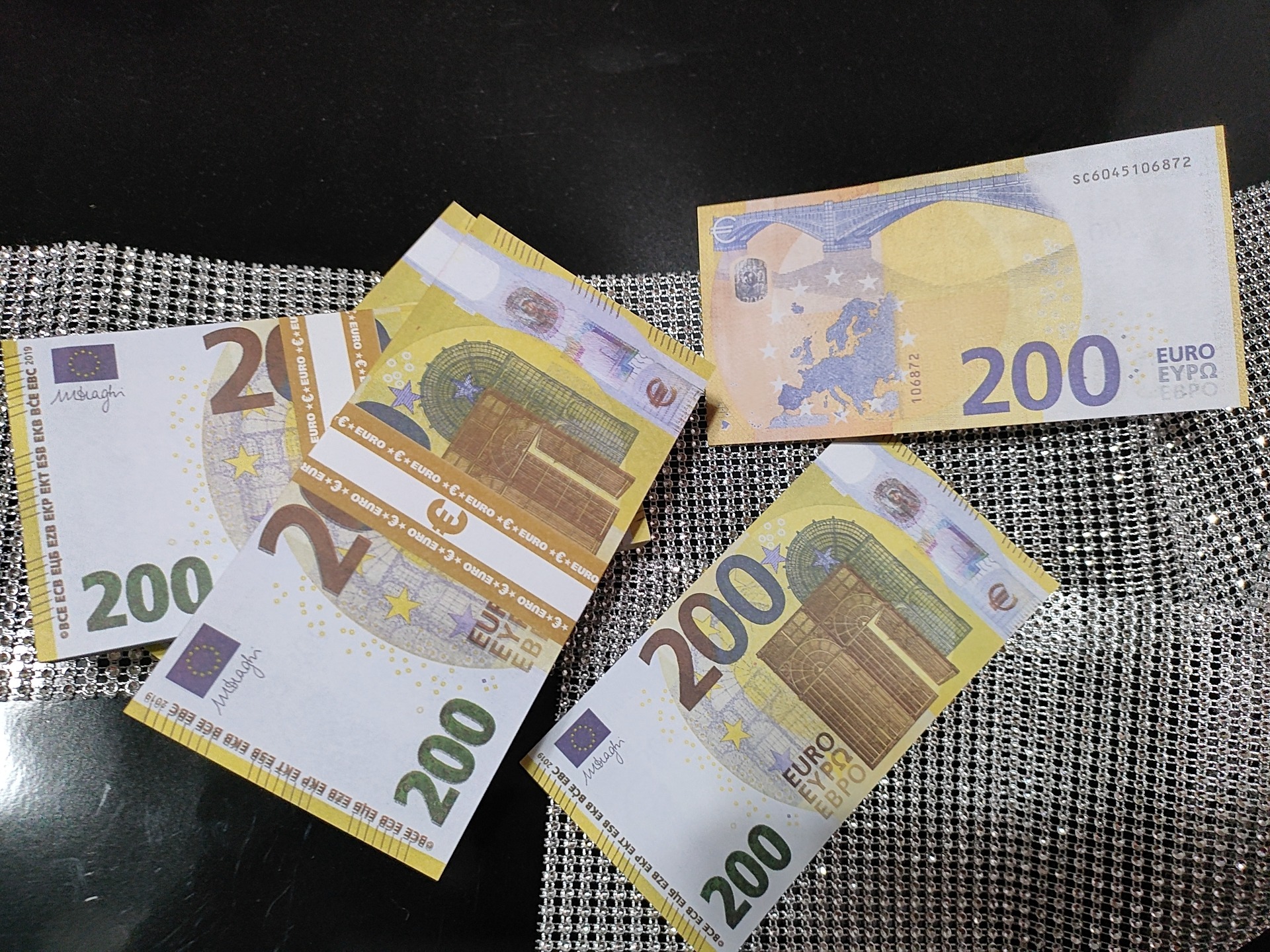 اسکناس 200 یورو سینمایی بدون هیچگونه نوشته اضافه