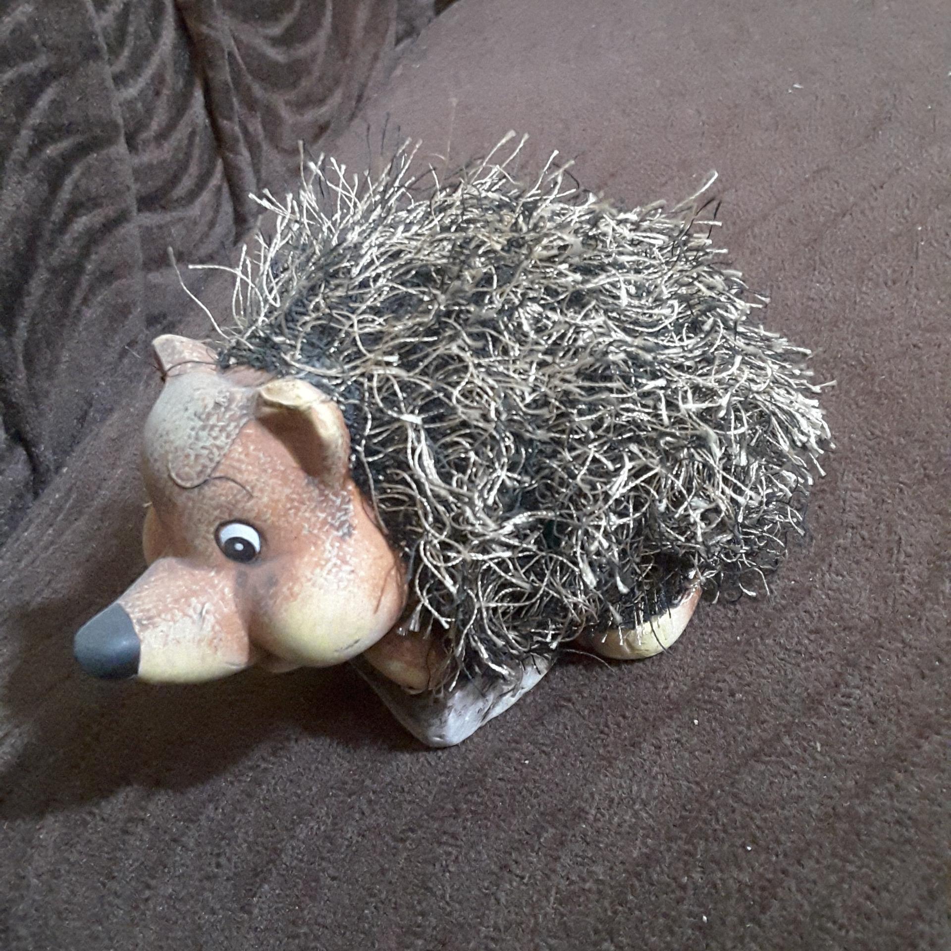 مجسمه موش پشمالو