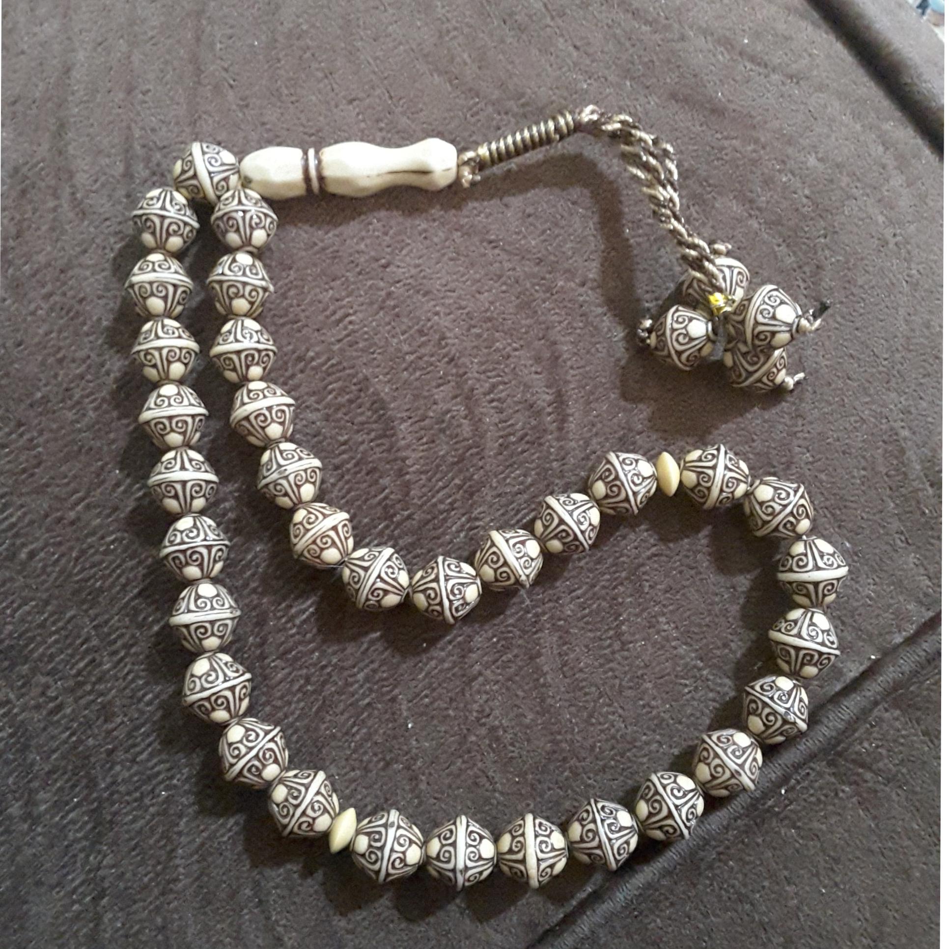 تسبیح چوبی سی و سه تایی