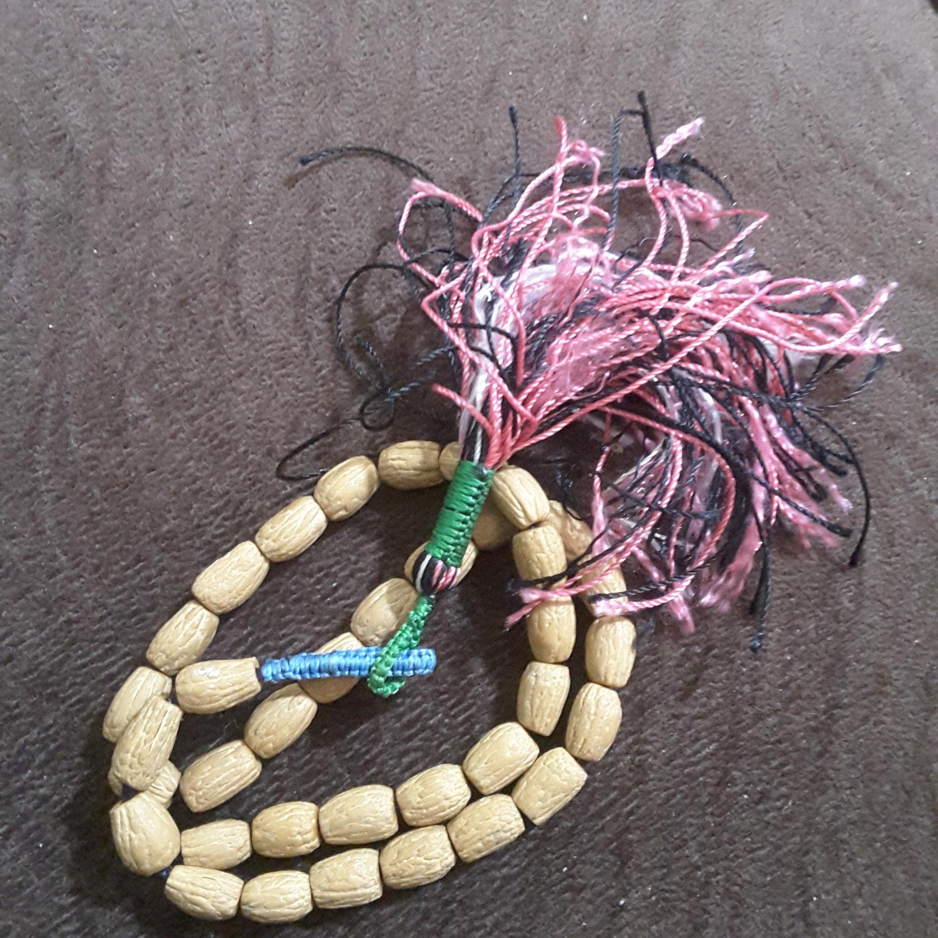 تسبیح چوبی سی و سه تایی