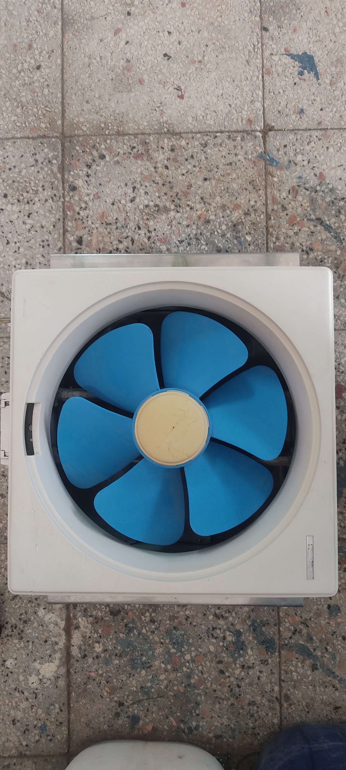 هواکش خانگی سایز 40در 40 دریچه دار توشیبا اصل