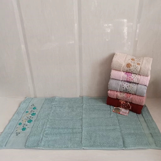 حوله متوسط گلدوزی دست و صورت بهباف آذر