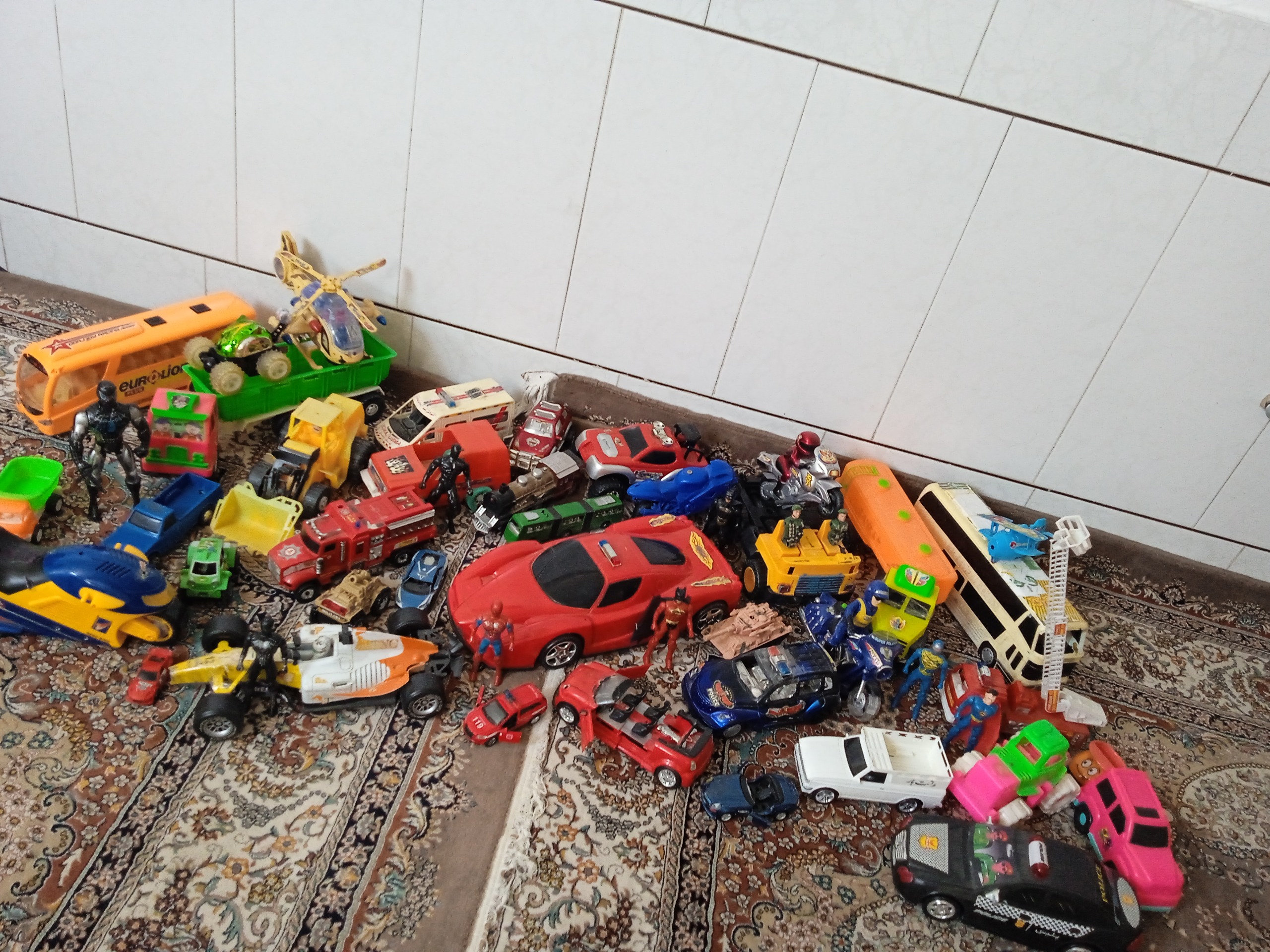 تعدادی اسباب بازی .