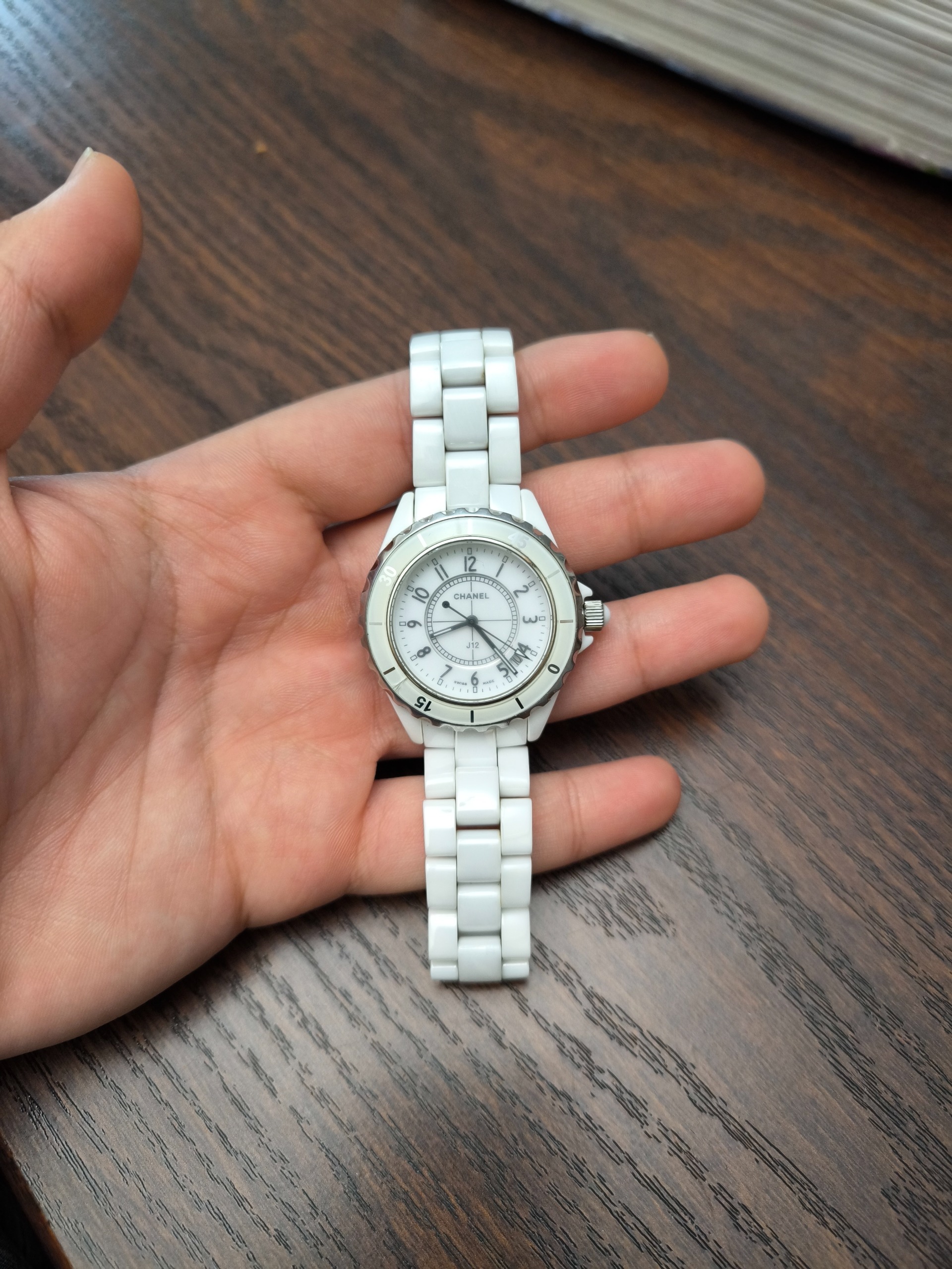 ساعت شنل (Chanel j12)