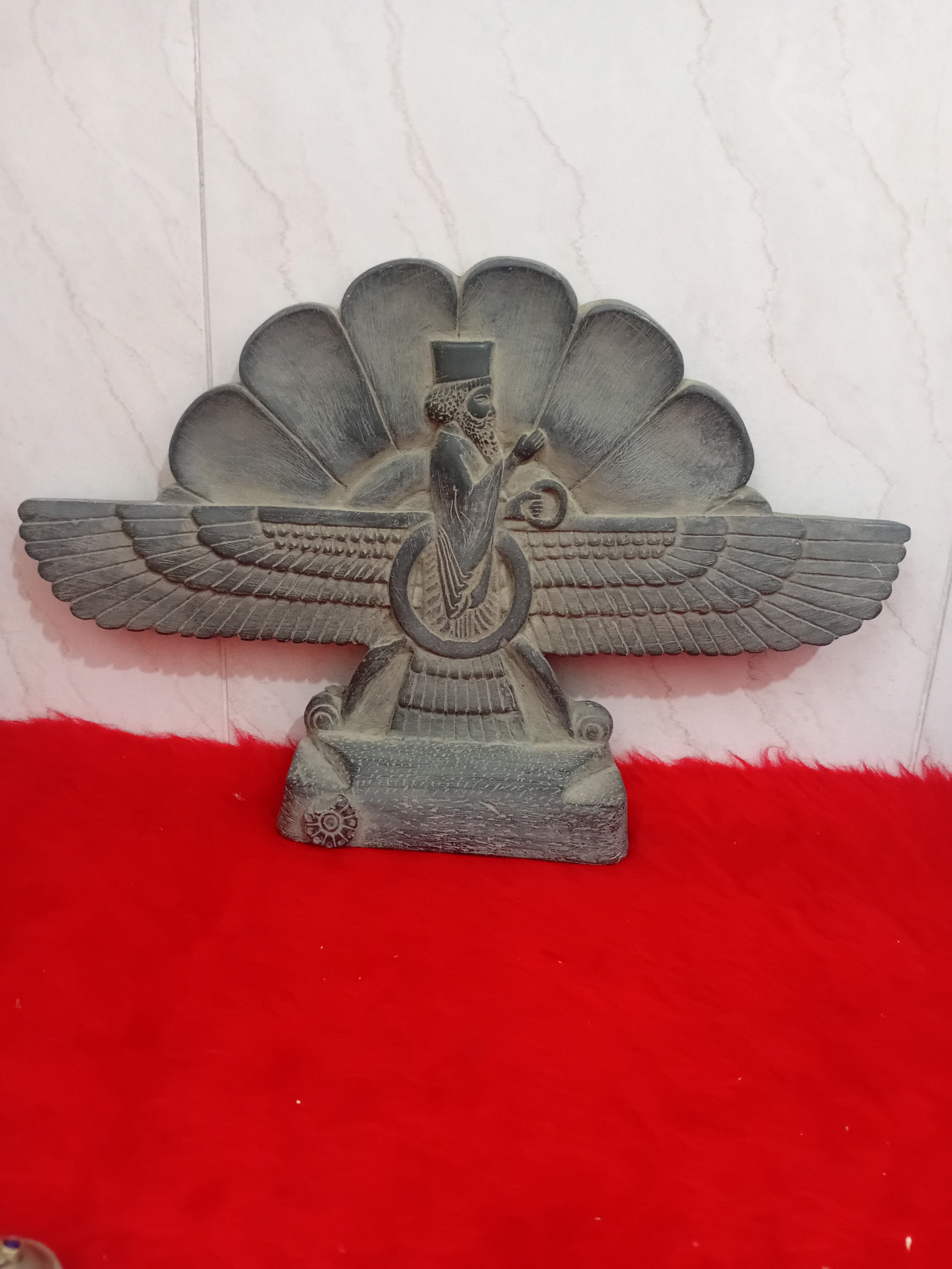 مجسمه وتندیس فروهر