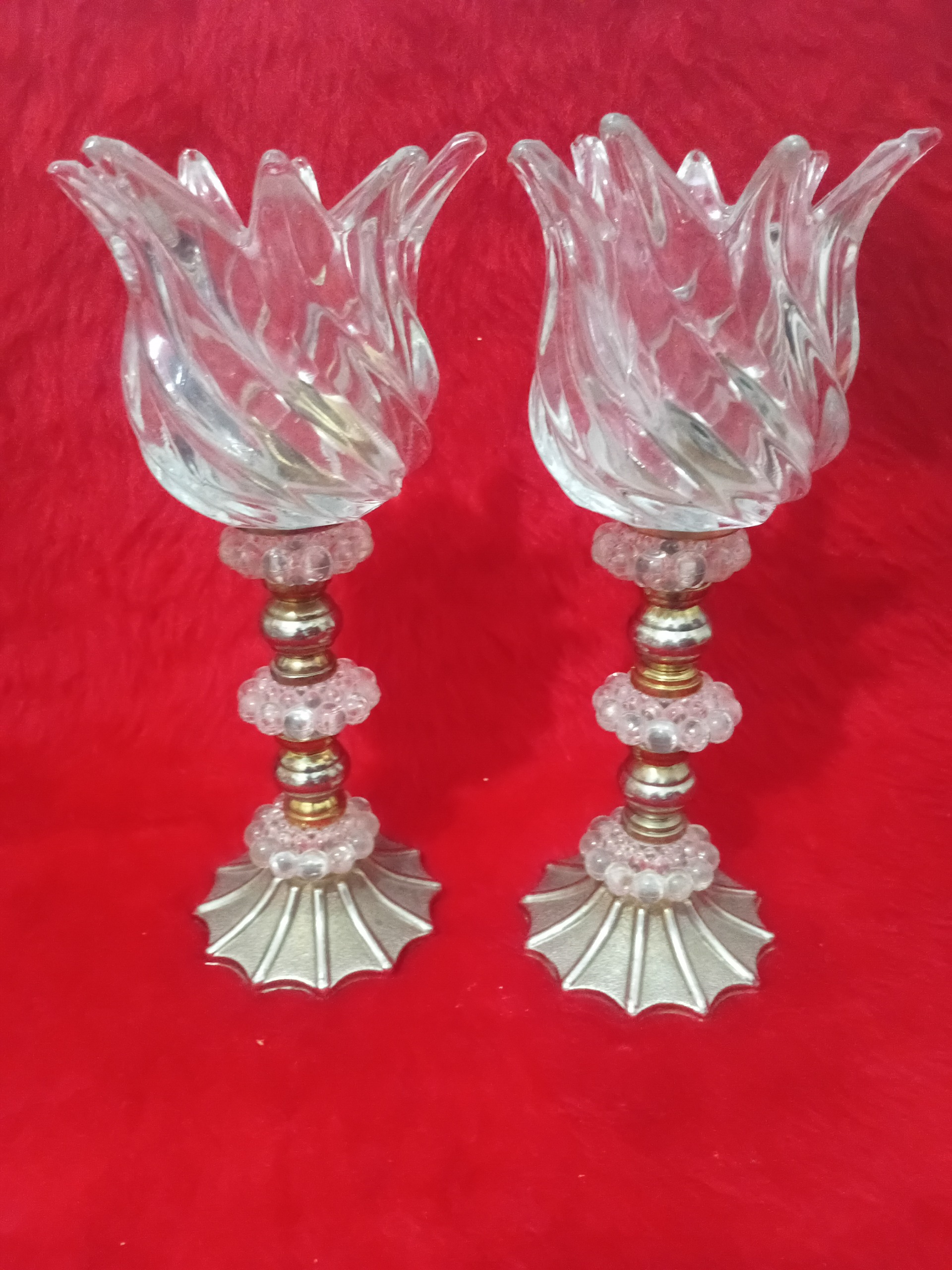 شمعدان شیشه ای خالی از لامپ