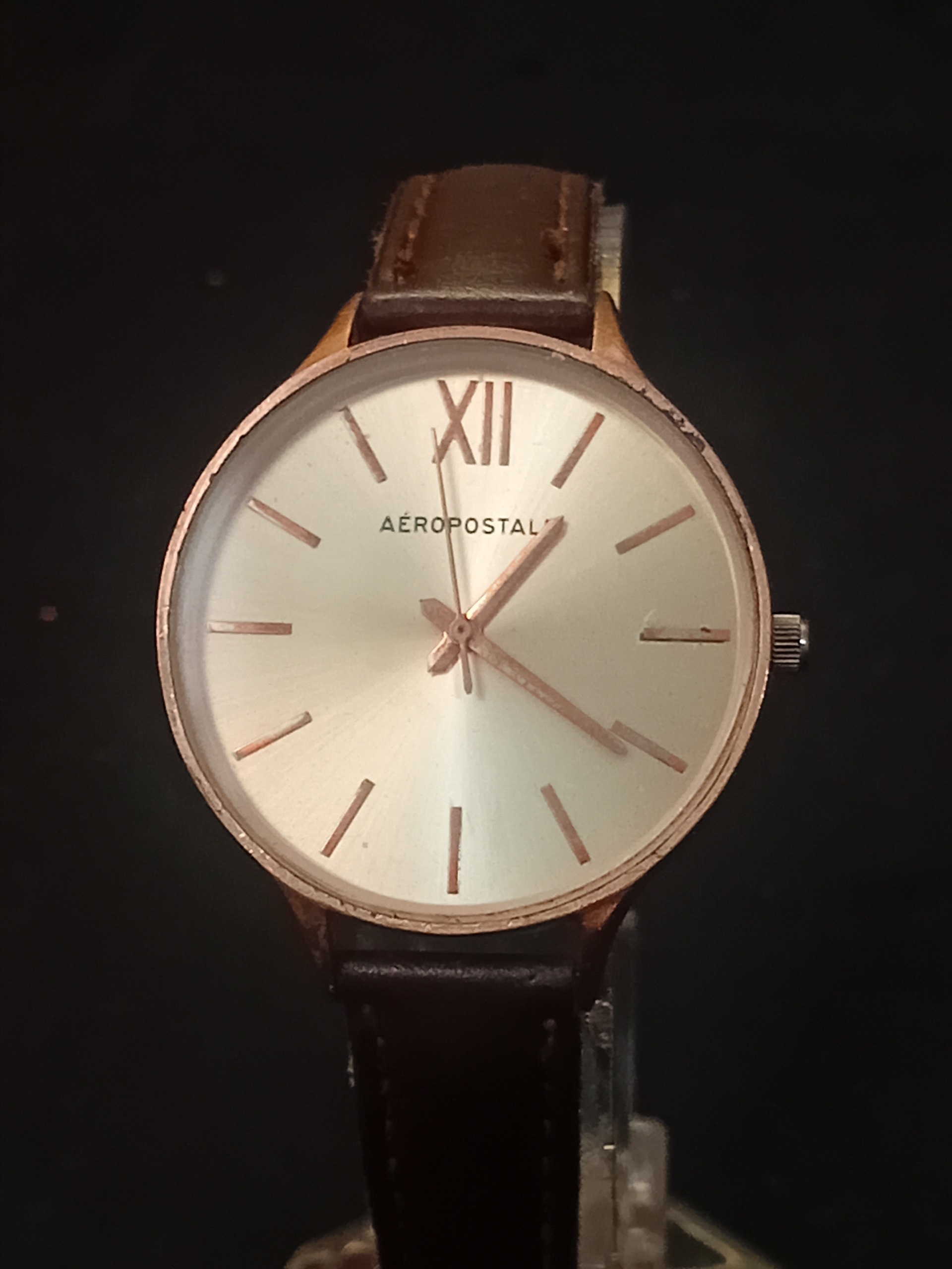 ساعت زنانه بسیار ساده وشیک