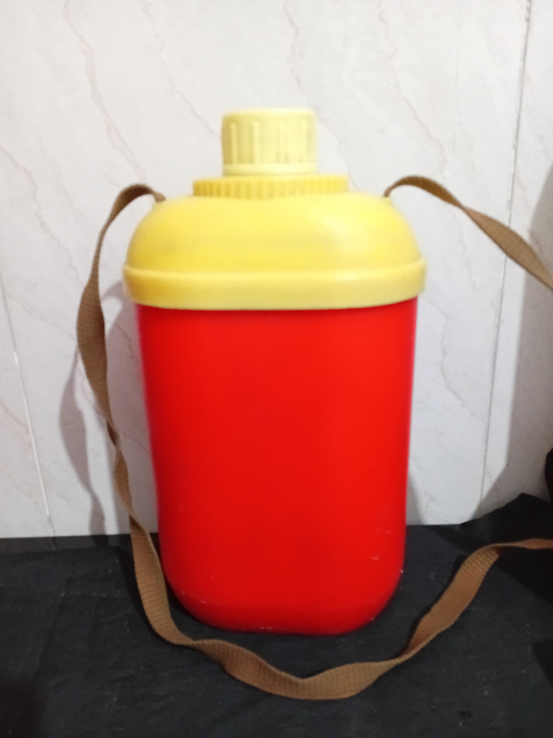 قمقمه قدیمی رو دوشی