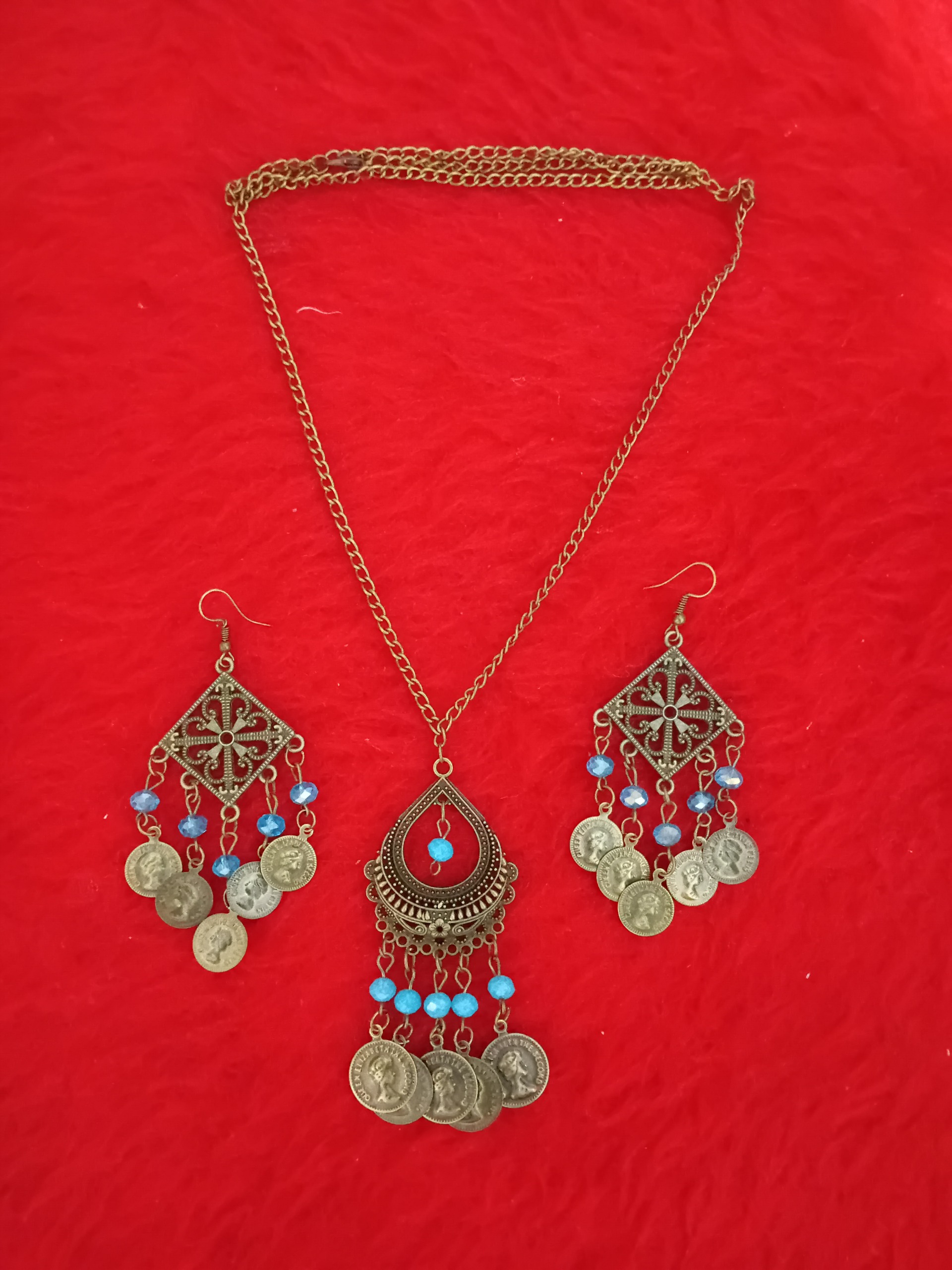 سرویس گردنی گوشواره بدلی