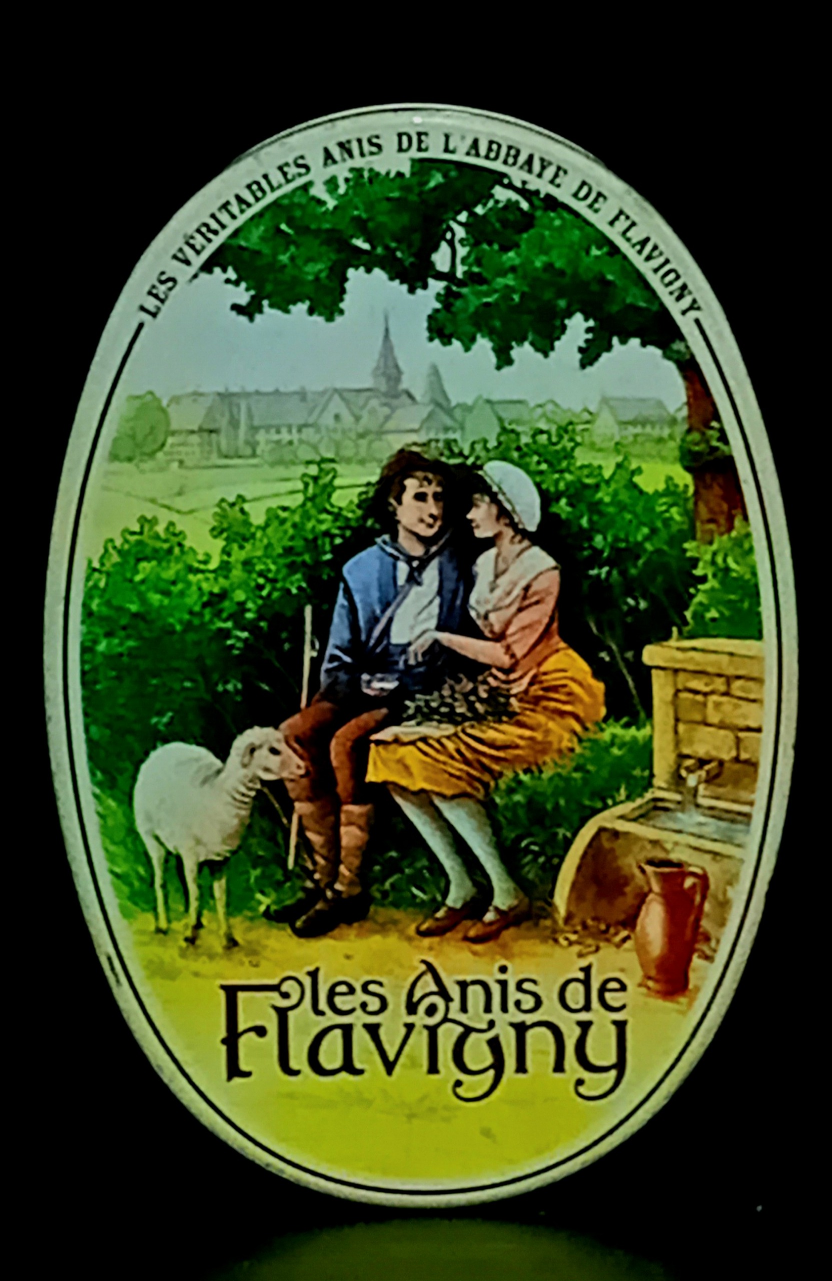 قوطی آینه قدیمی و دکور کوچک