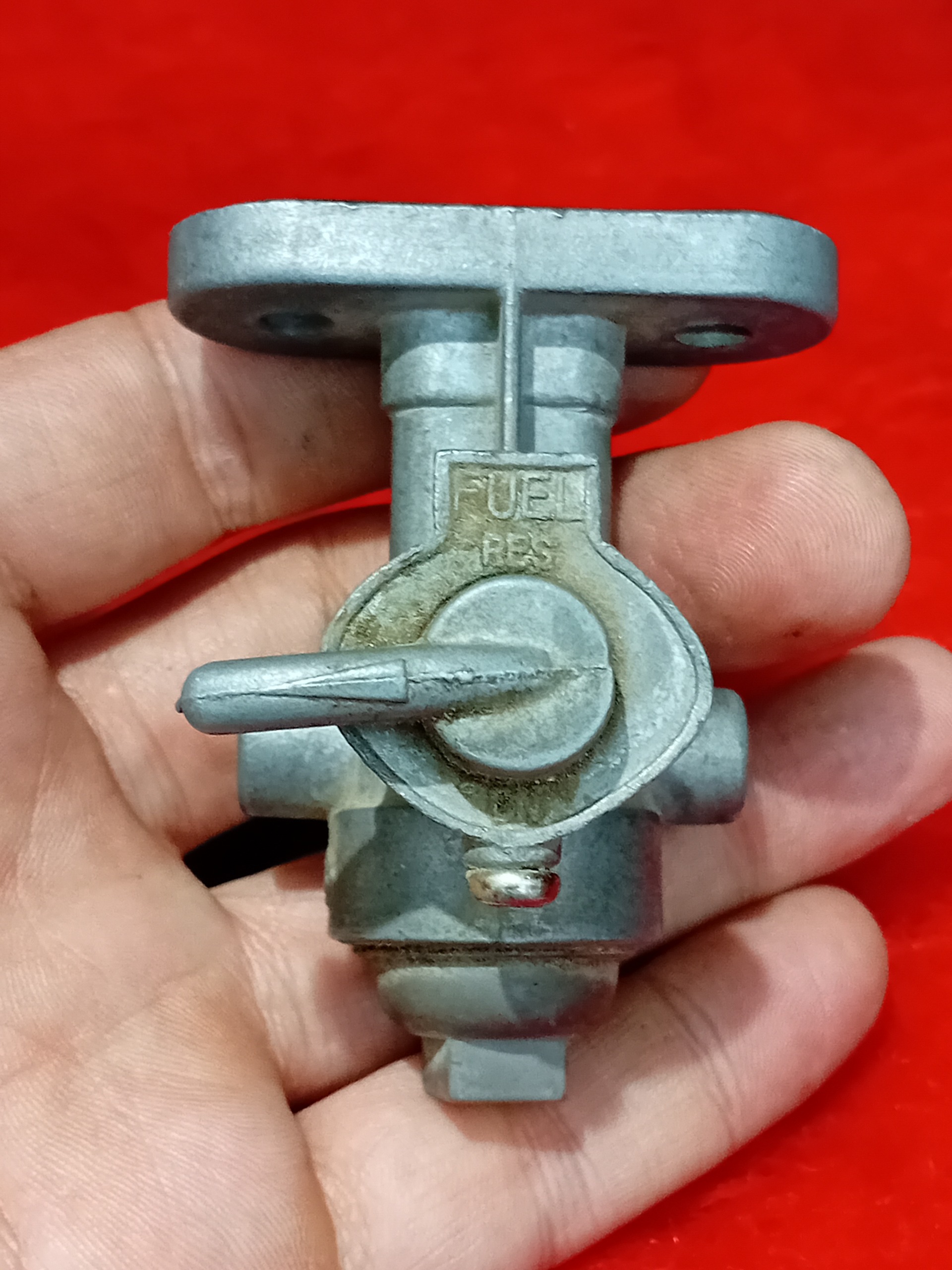 شیر بنزین موتور سوزوکی قدیمی