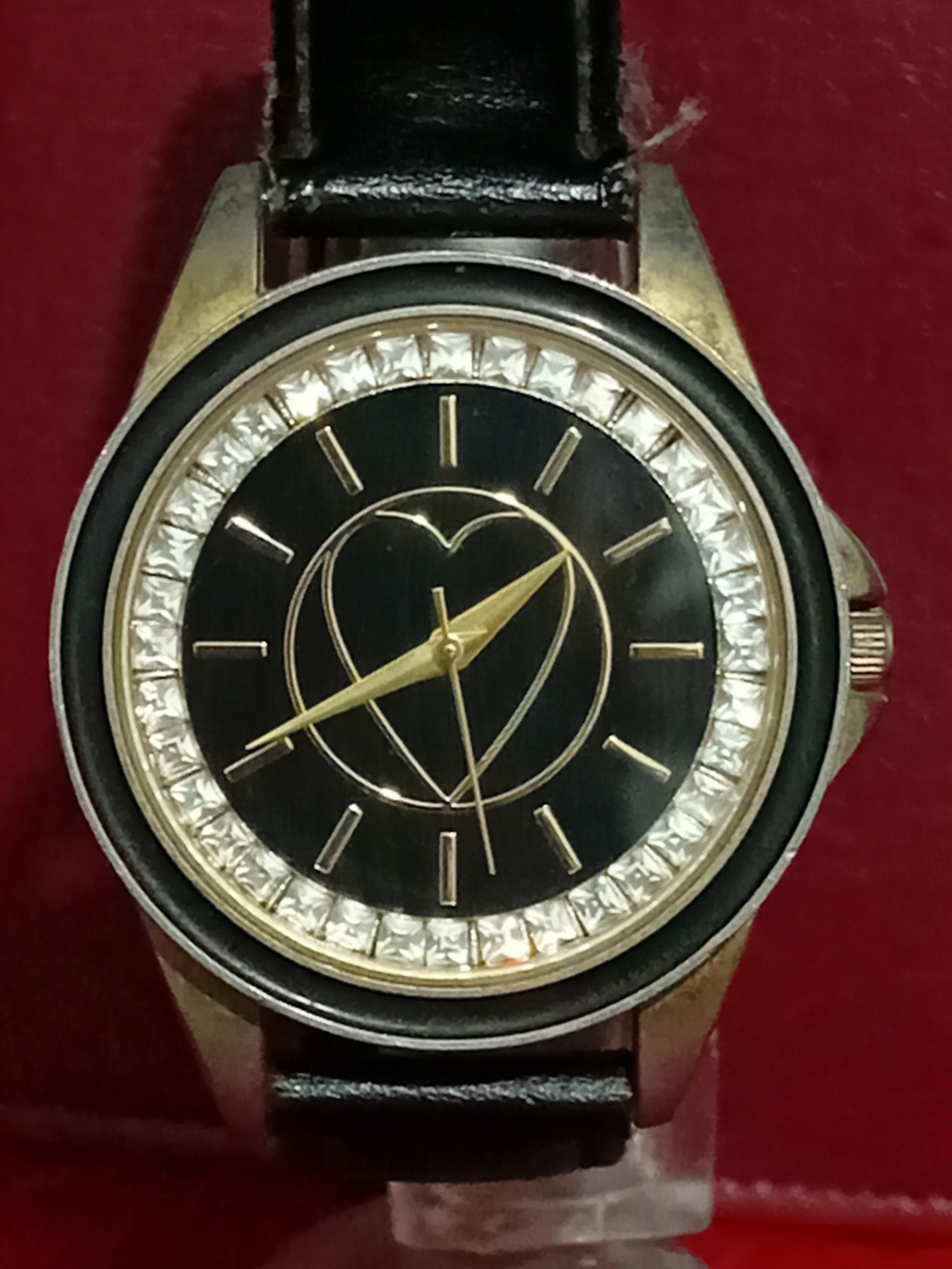 ساعت مچی زیبا خاص