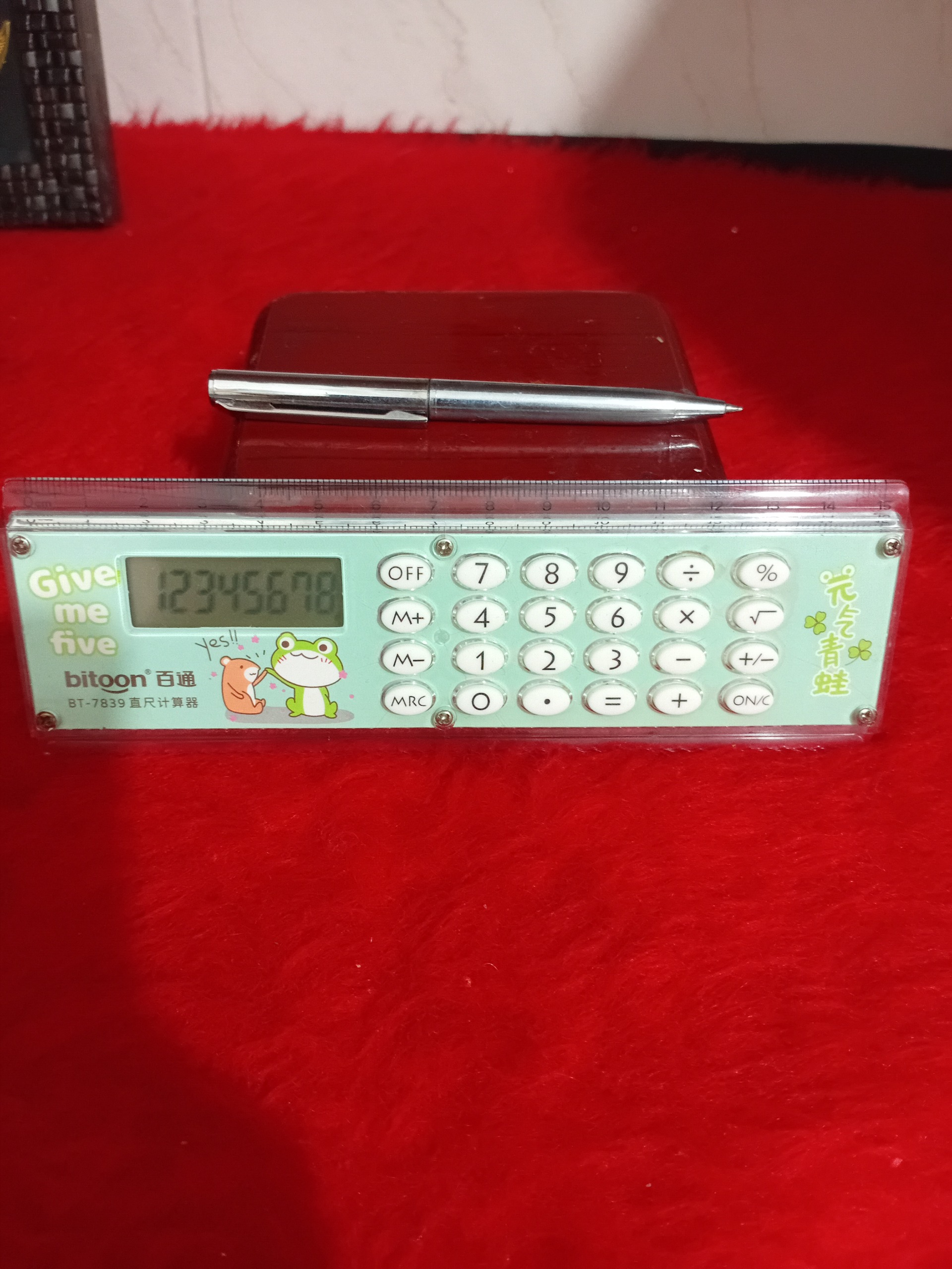 خط کش ماشین حساب و خودکار کوچک