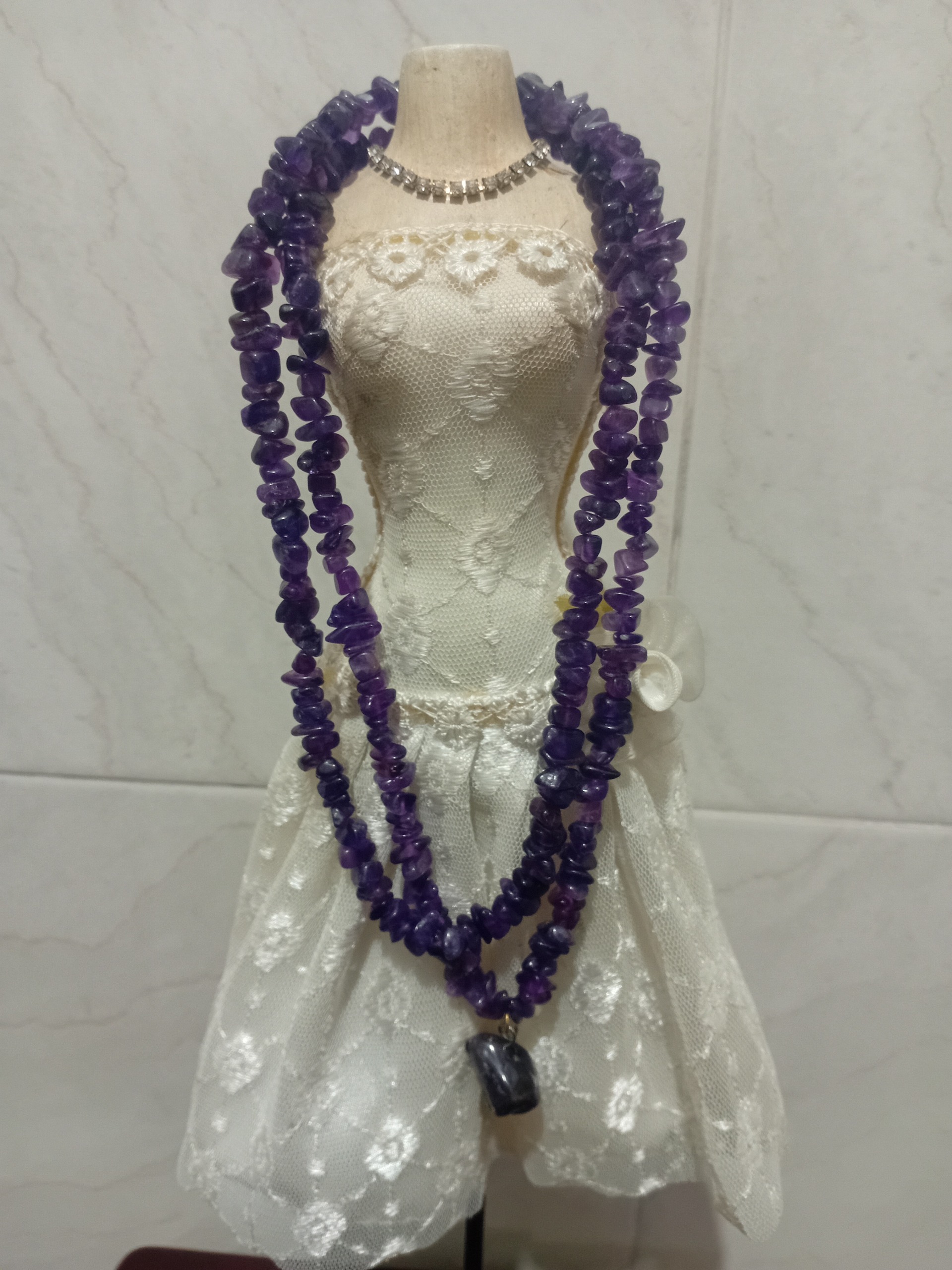 گردنبند طبیعی با سنگهای راف آماتیس