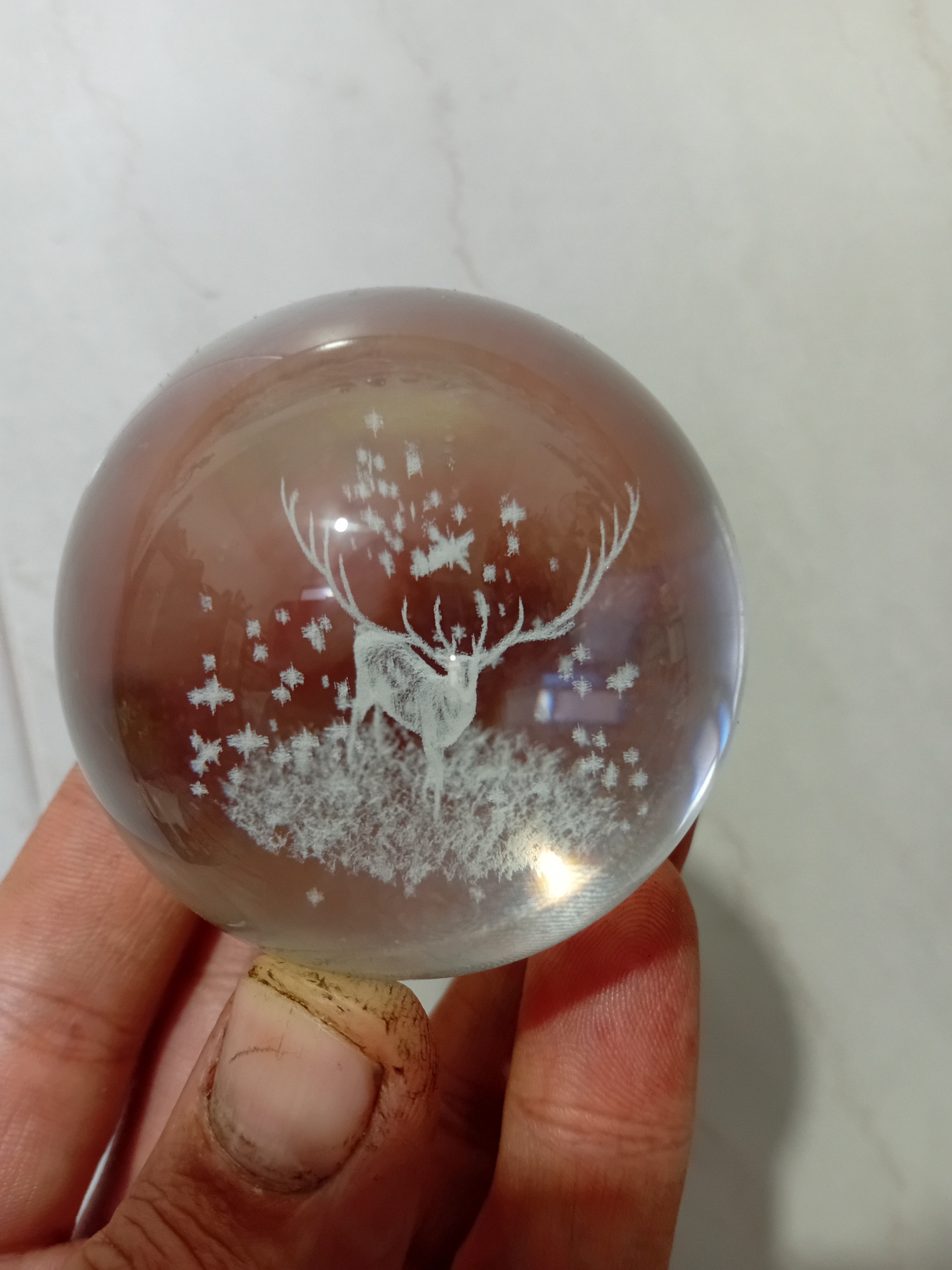 گوی شیشه ای با طراحی تمام بعدی گوزن