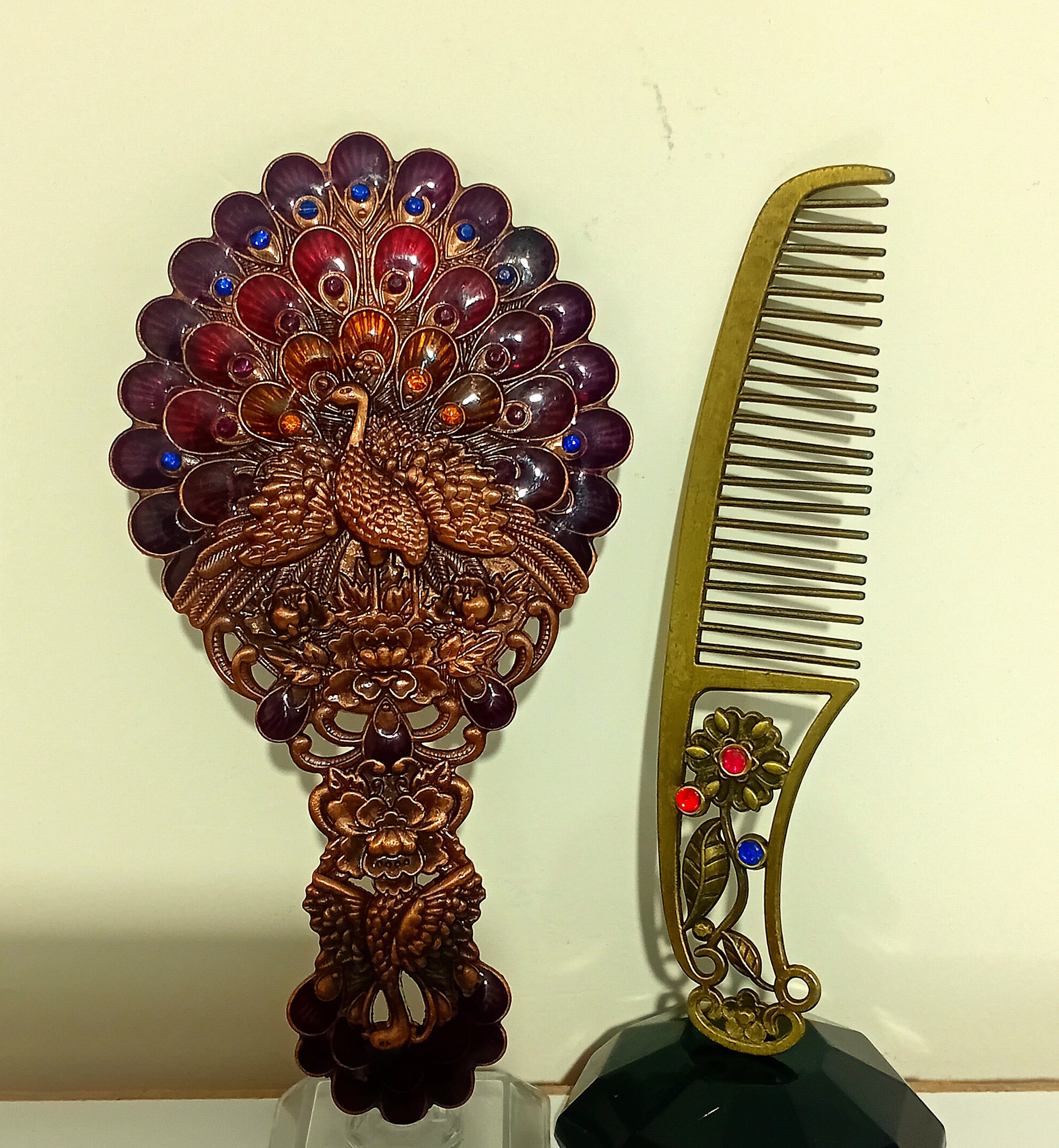 آینه و شانه طاووس