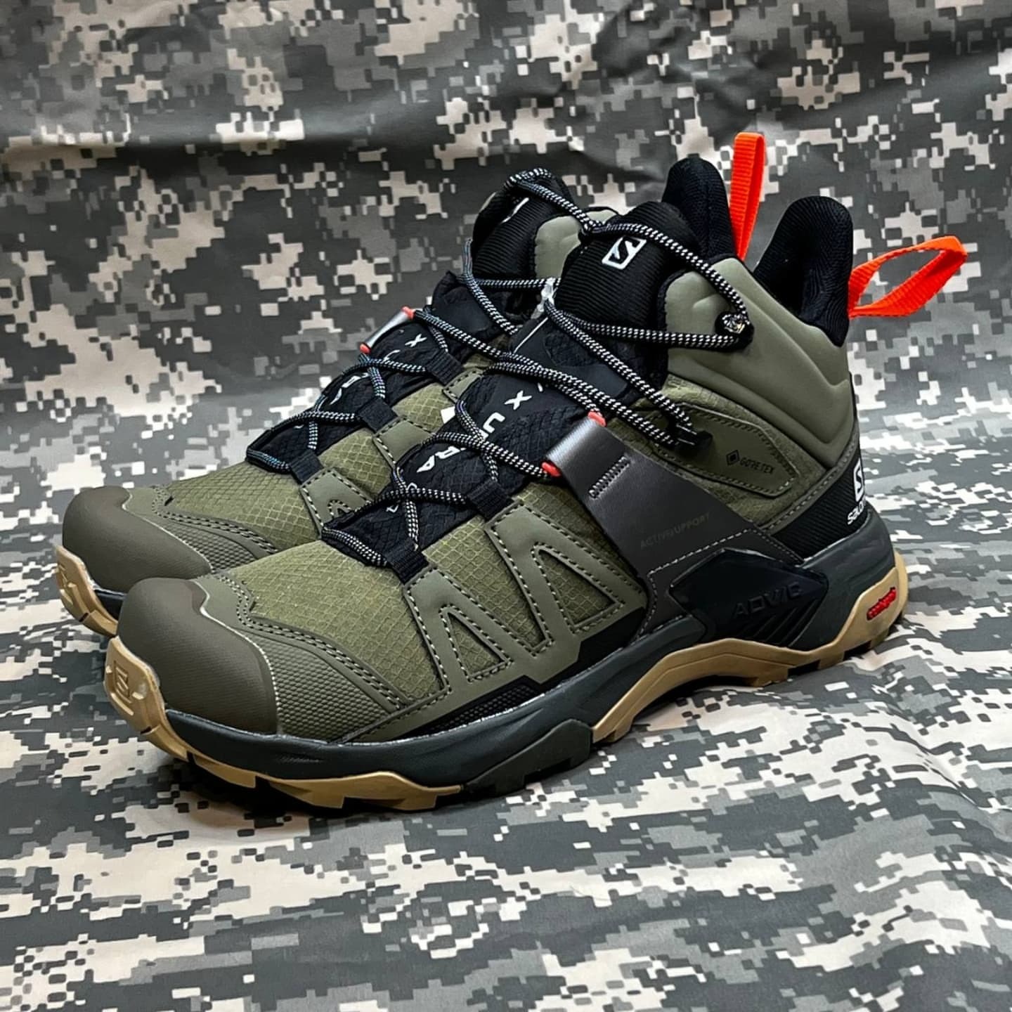 نیم بوت سالامون