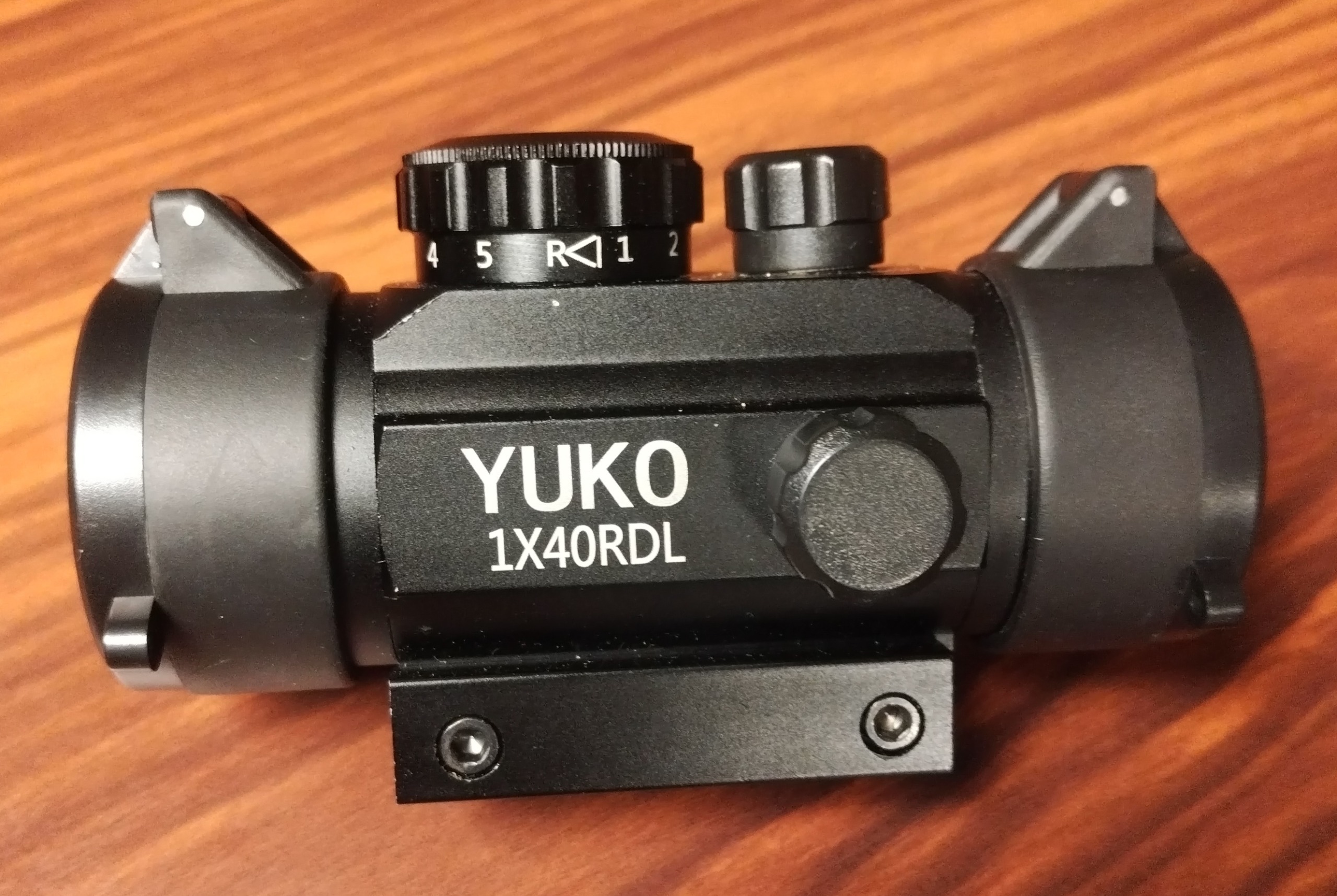 دوربین ردات با لیزر مارک YUKO