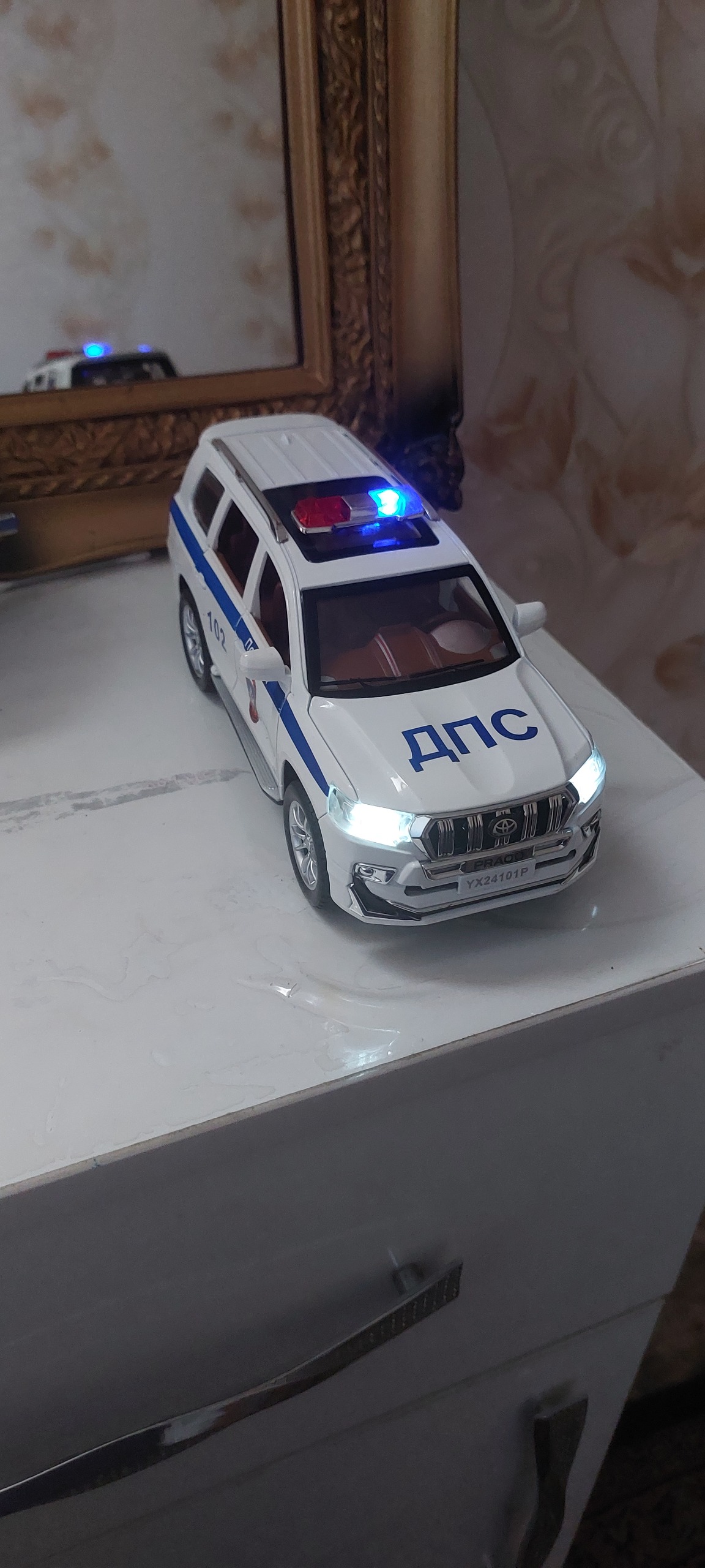 ماکت ماشین فلزی