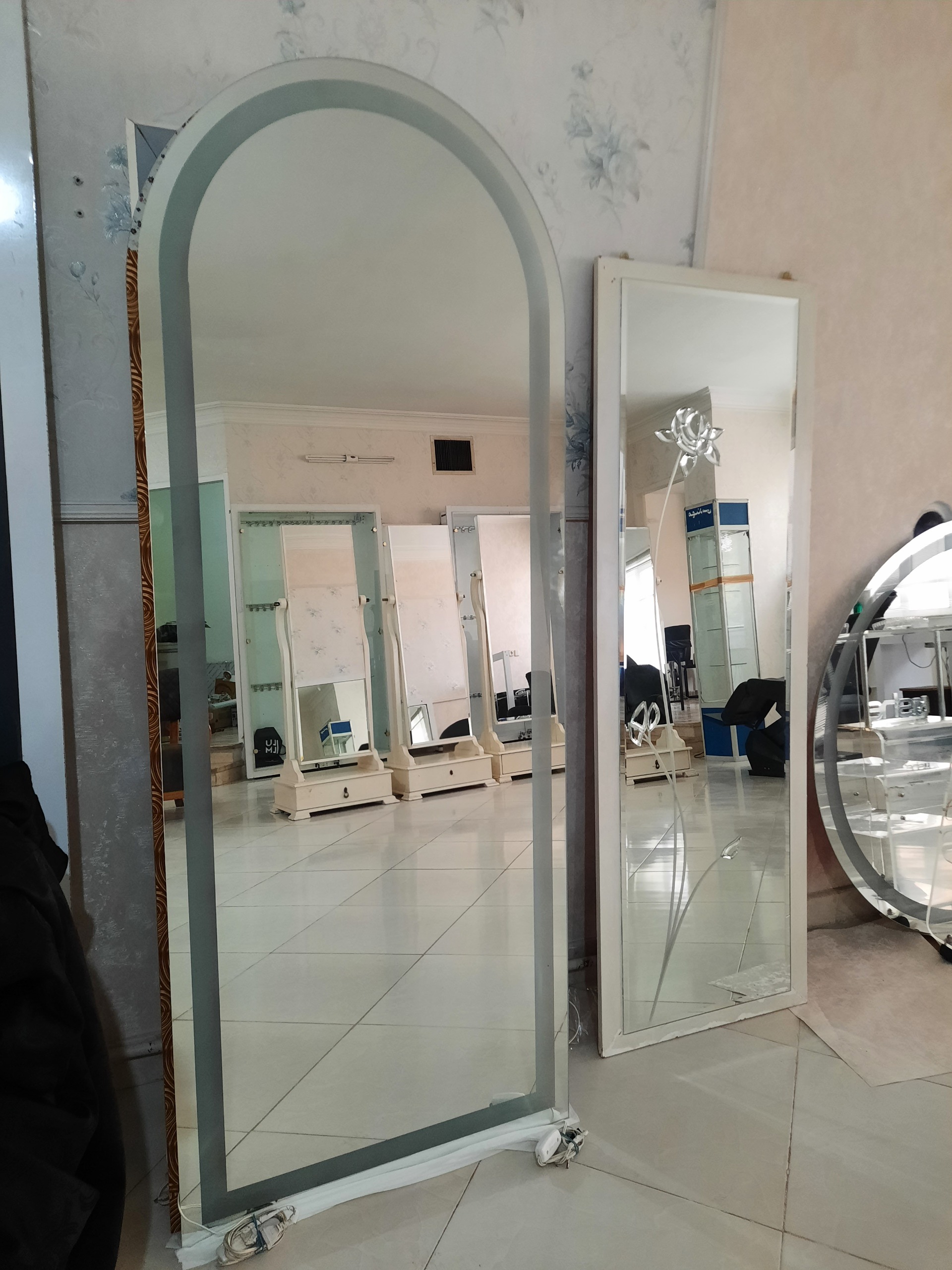 آینه قدی سالنی