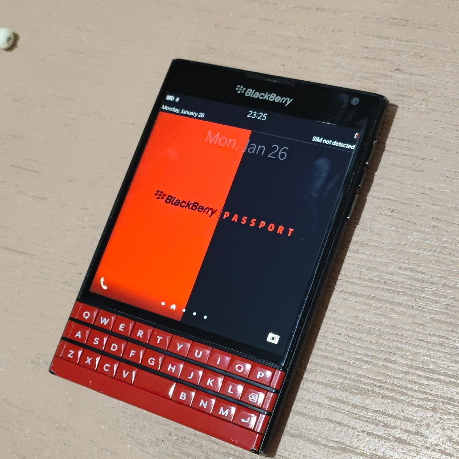 بلک بری پاسپورت red