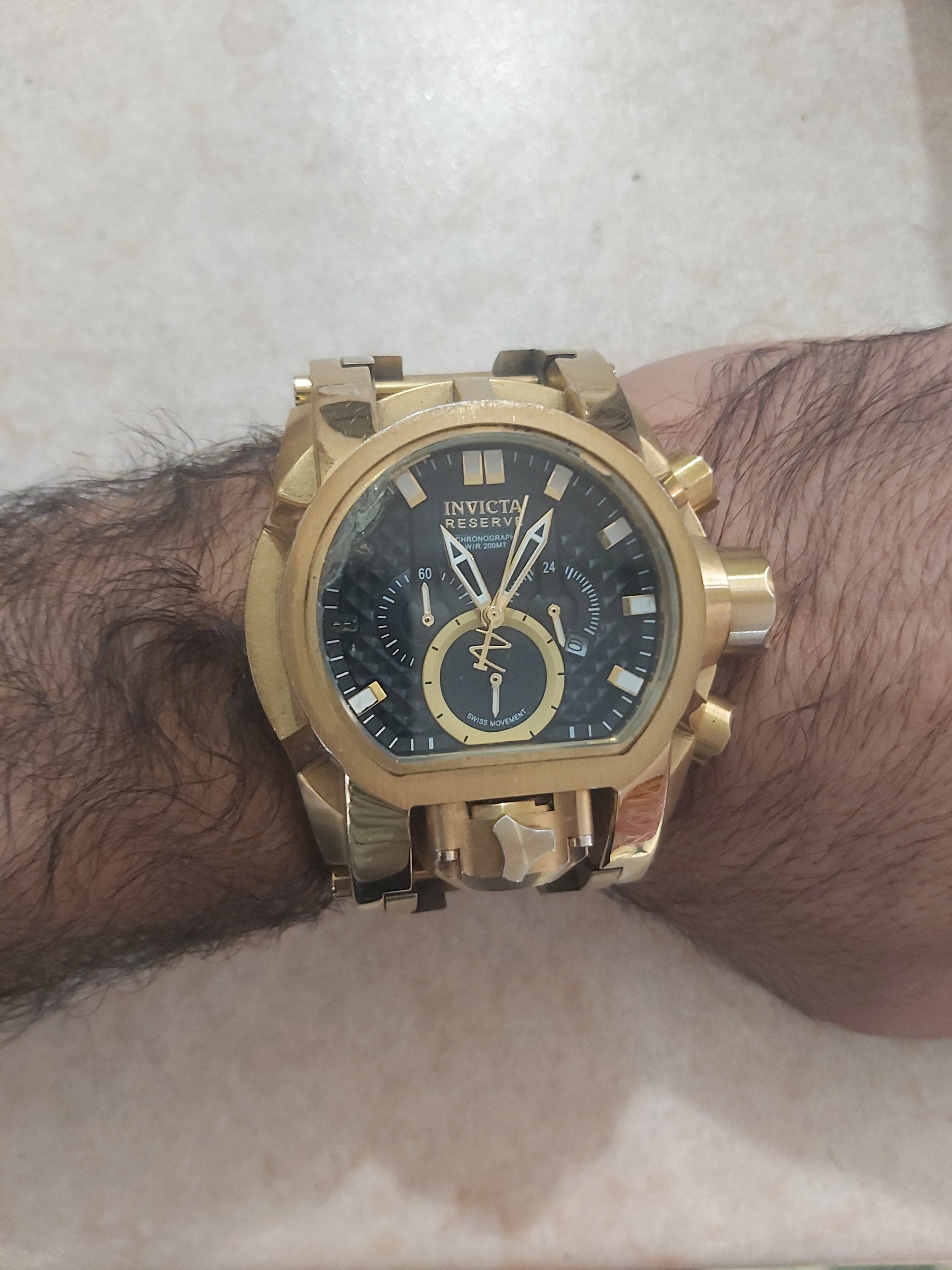 ساعت اینویکتا اصل