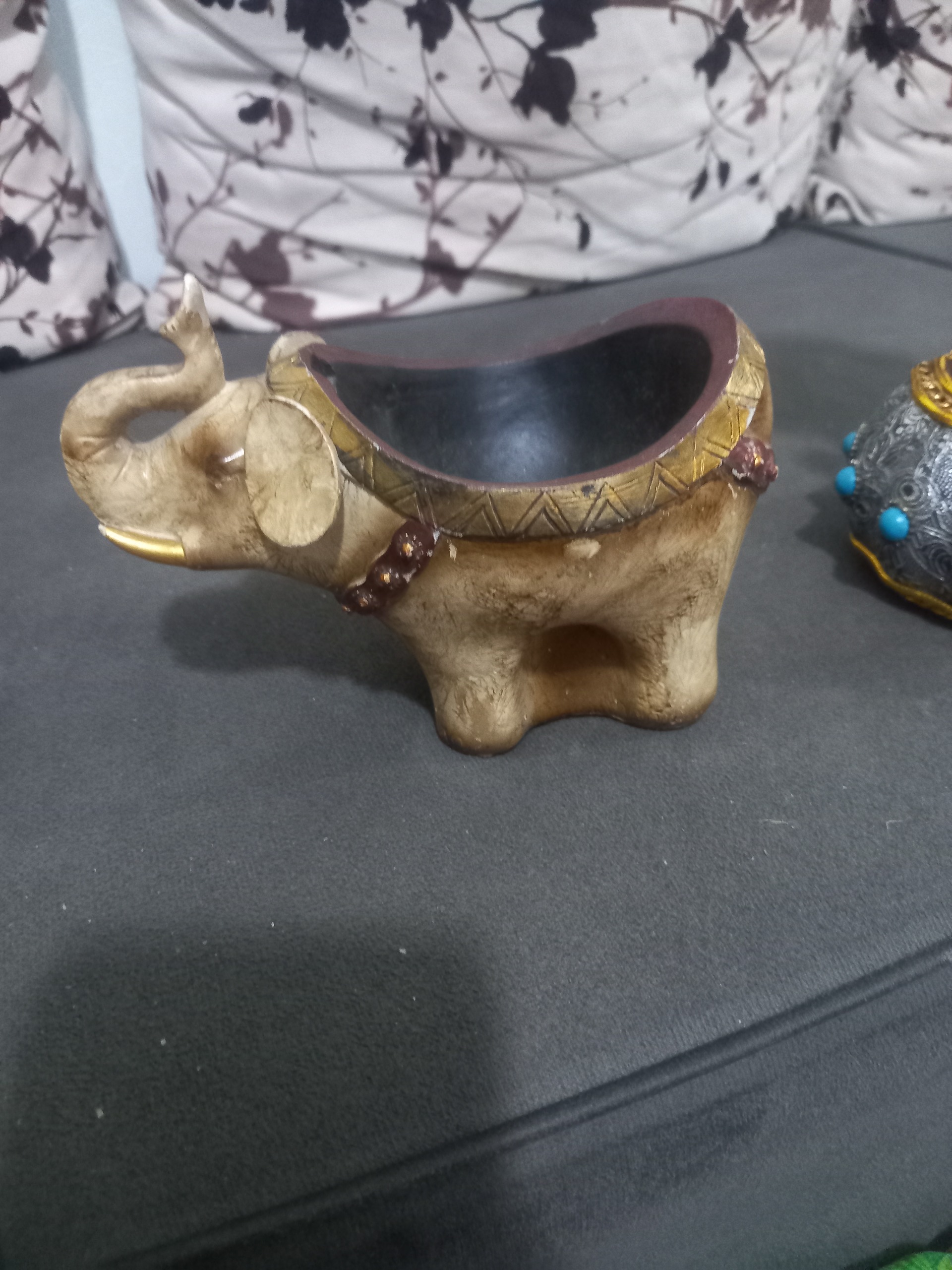 مجسمه فیلم جاسیگاری قدیمی