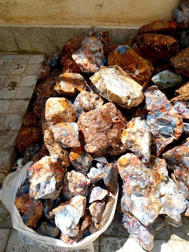 یک تن سنگهای بزرگ وسنگین وزن باارزش ونایاب