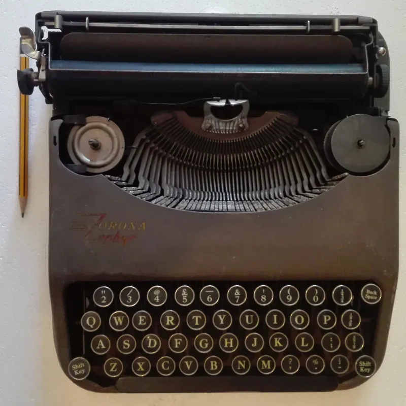 کوچکترین ماشین تایپ وتحریر فقط لاتین  دنیا(کرونا)