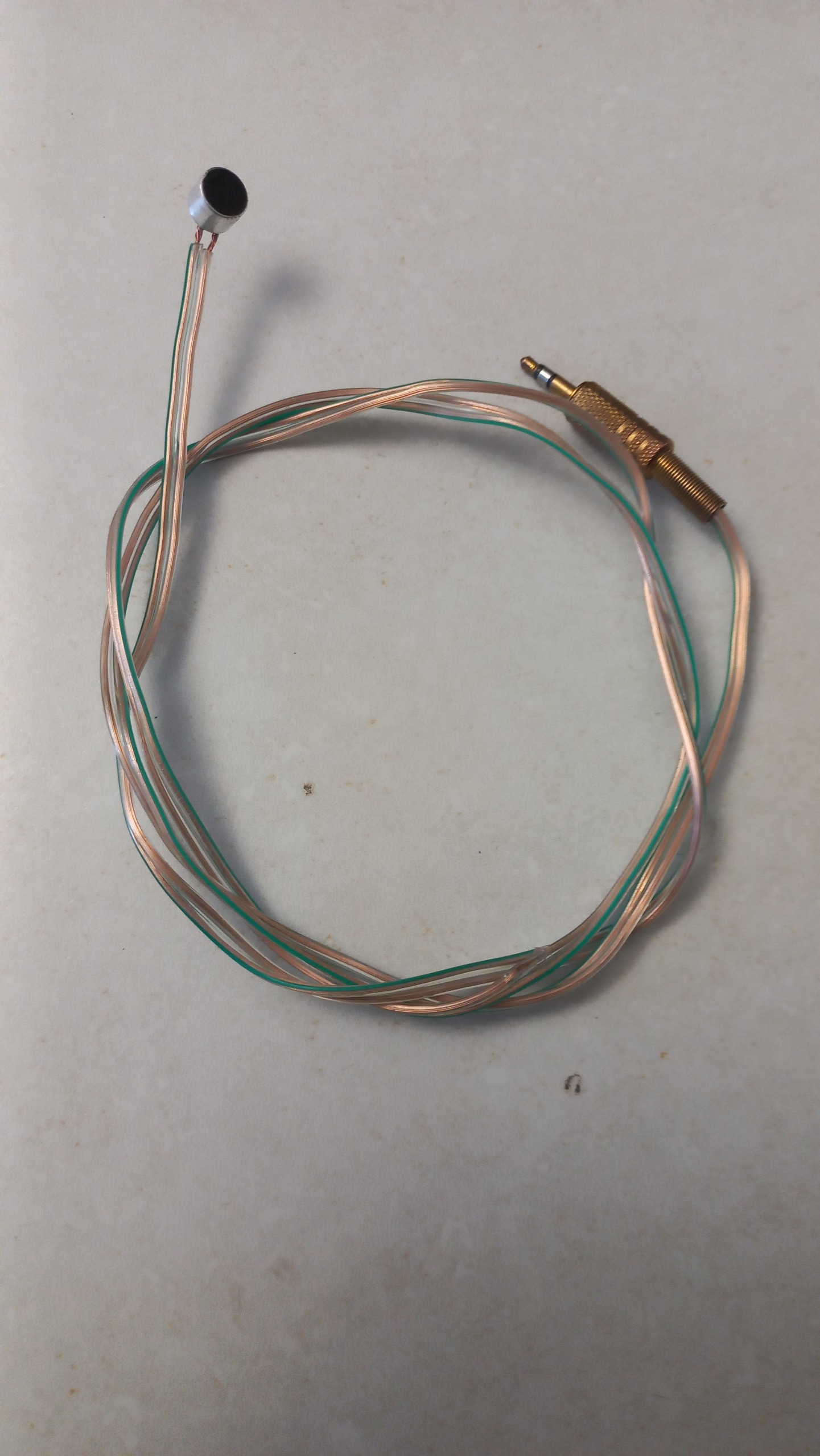 میکروفن کامپیوتر. با پایه هم داریم