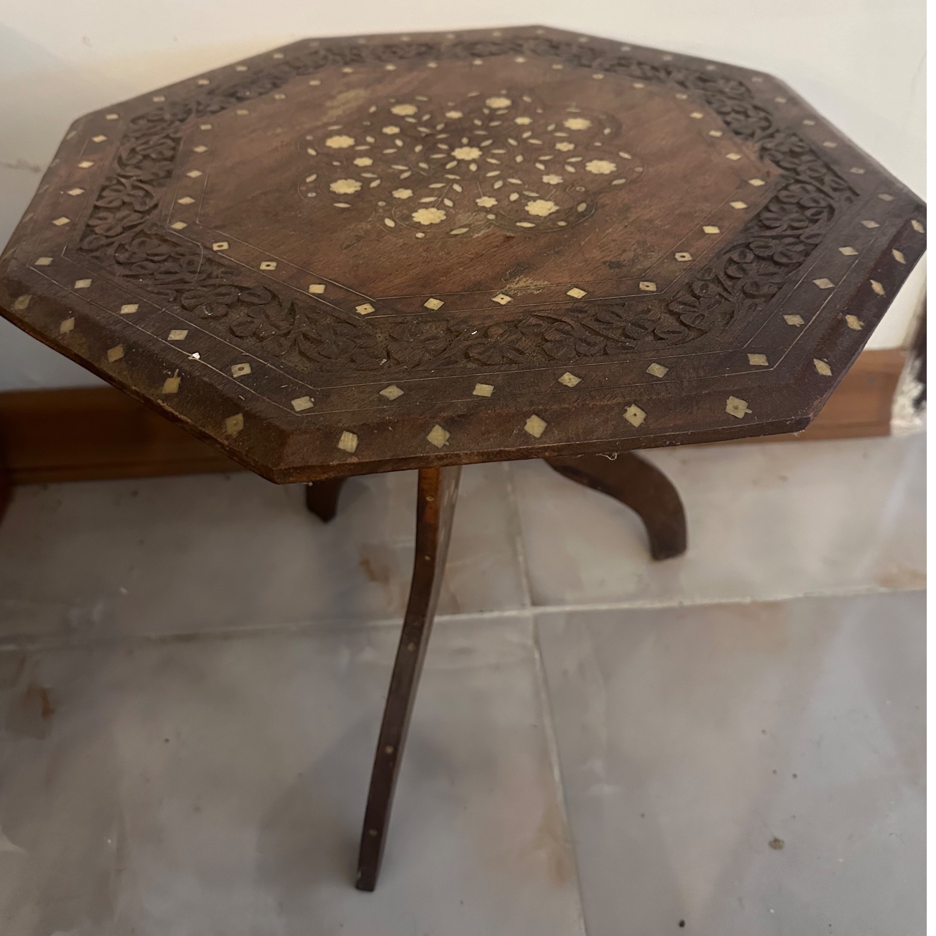 میز عسلی هندی