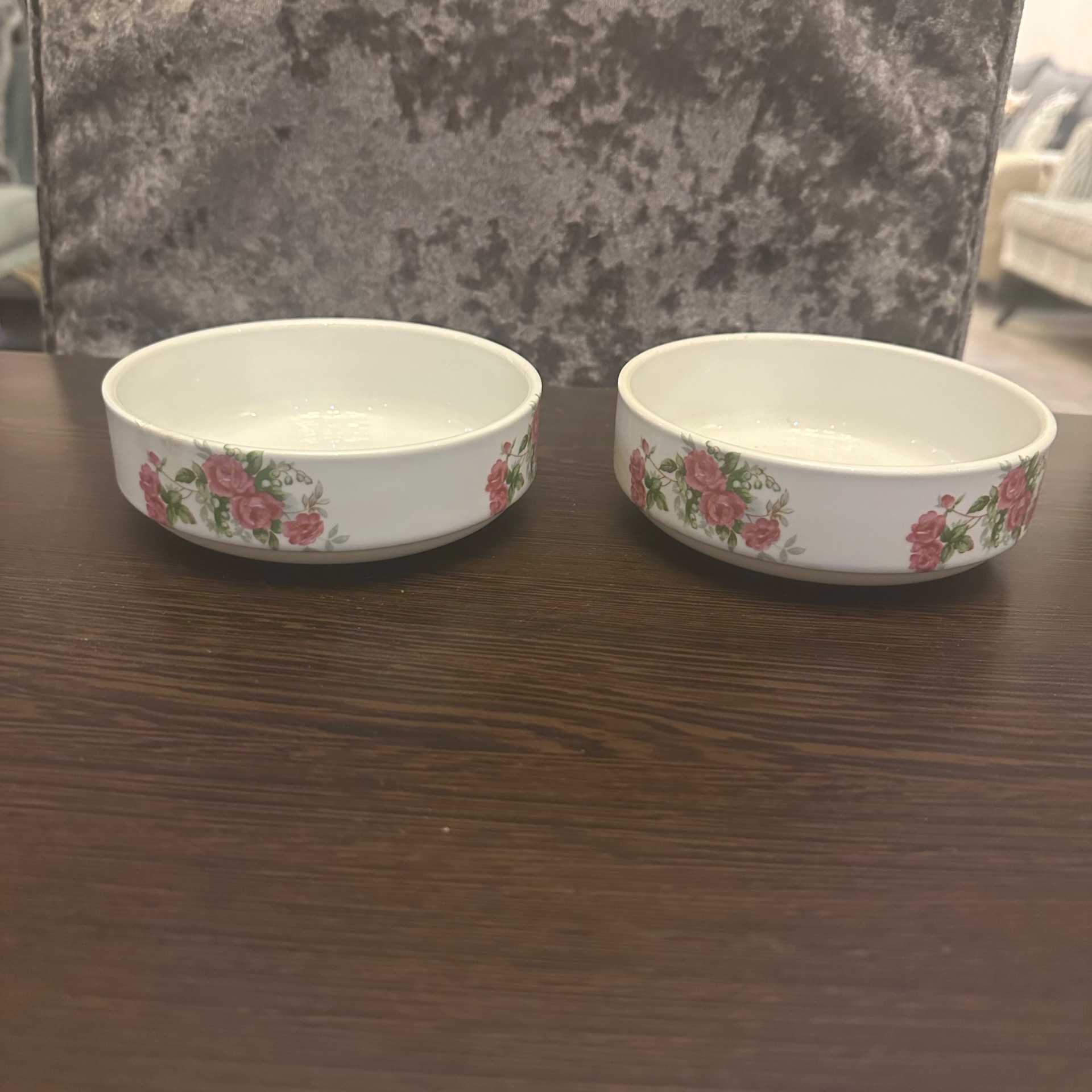 پیاله چینی گل سرخی