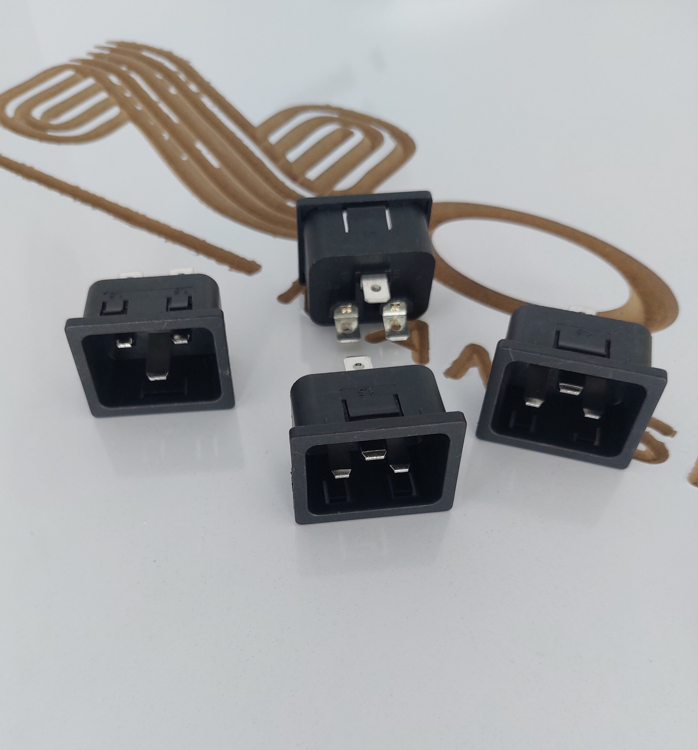 سوکت نری c19 ضامن دار واتس ماینر