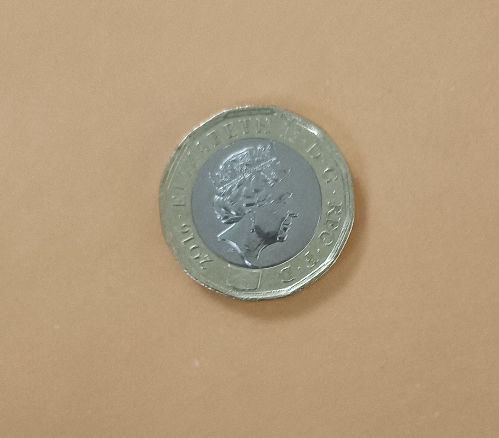 سکه یک پوندی ملکه الیزابت